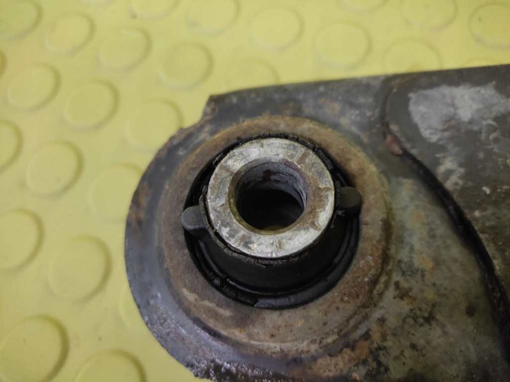 OPEL VIVARO 1.9 CDTI arm right front