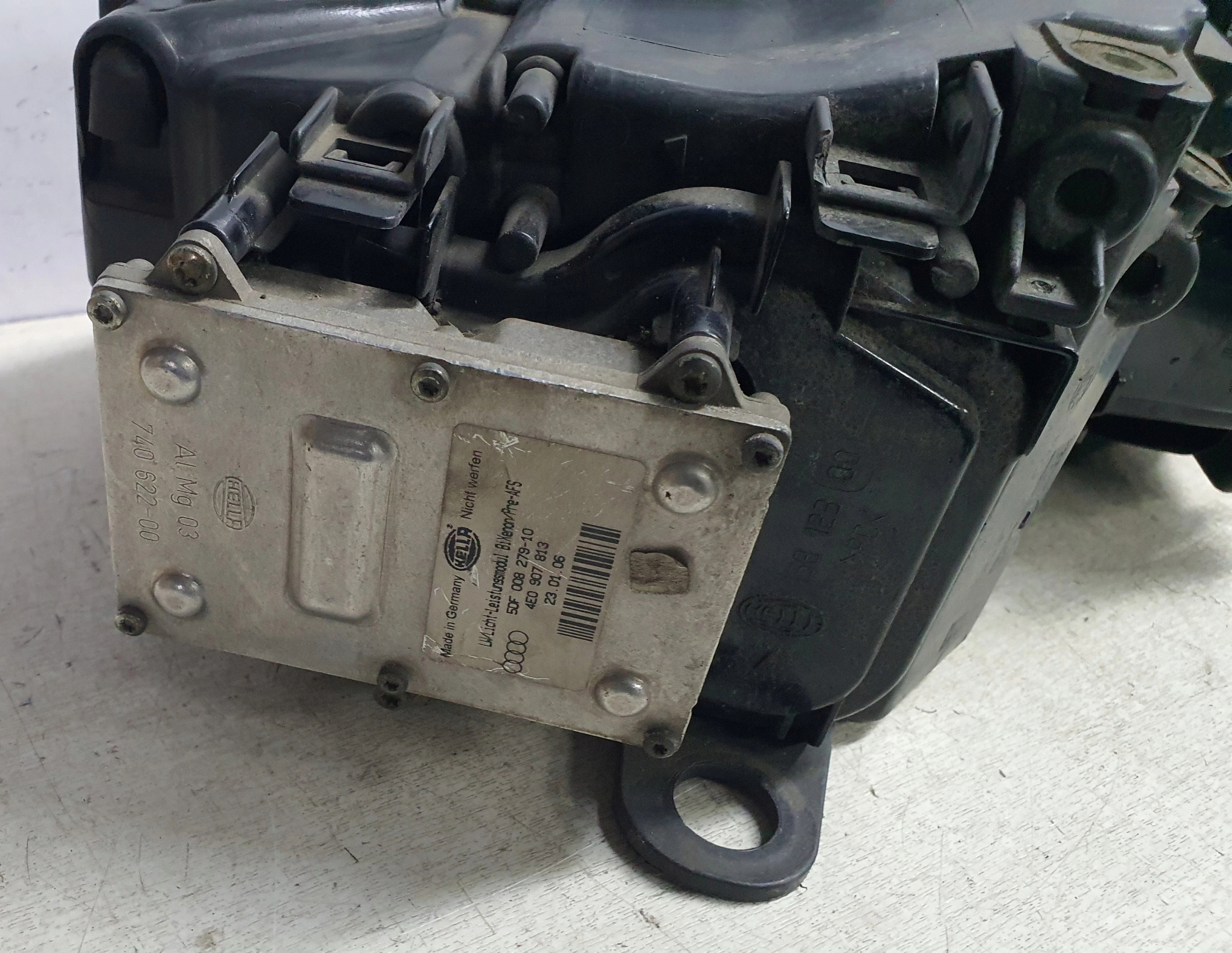 AUDI A8 D3 02-05 light front left BI-XENON DOSWIETLENIE original
