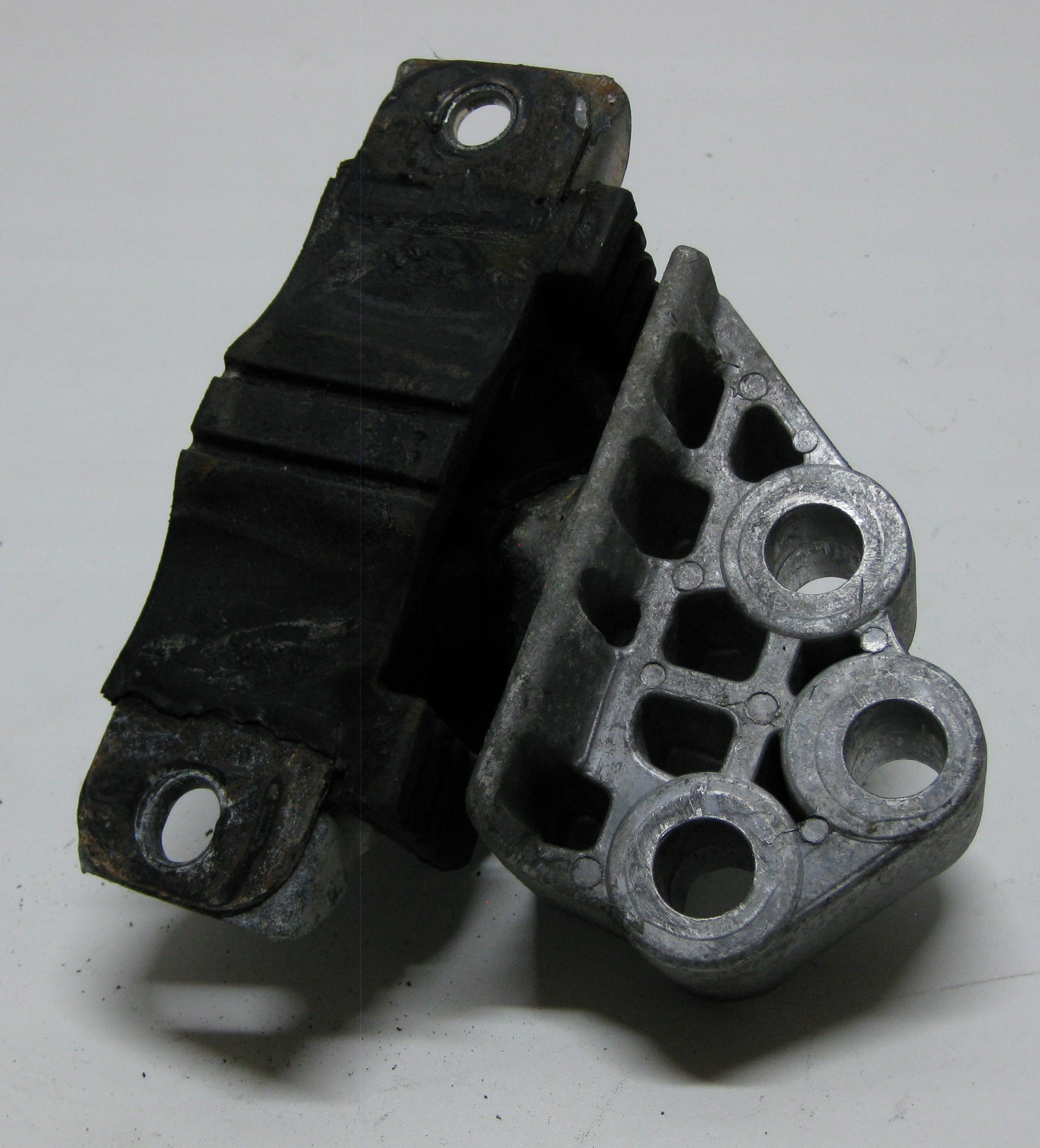 FIAT DOBLO II 13R engine mount
