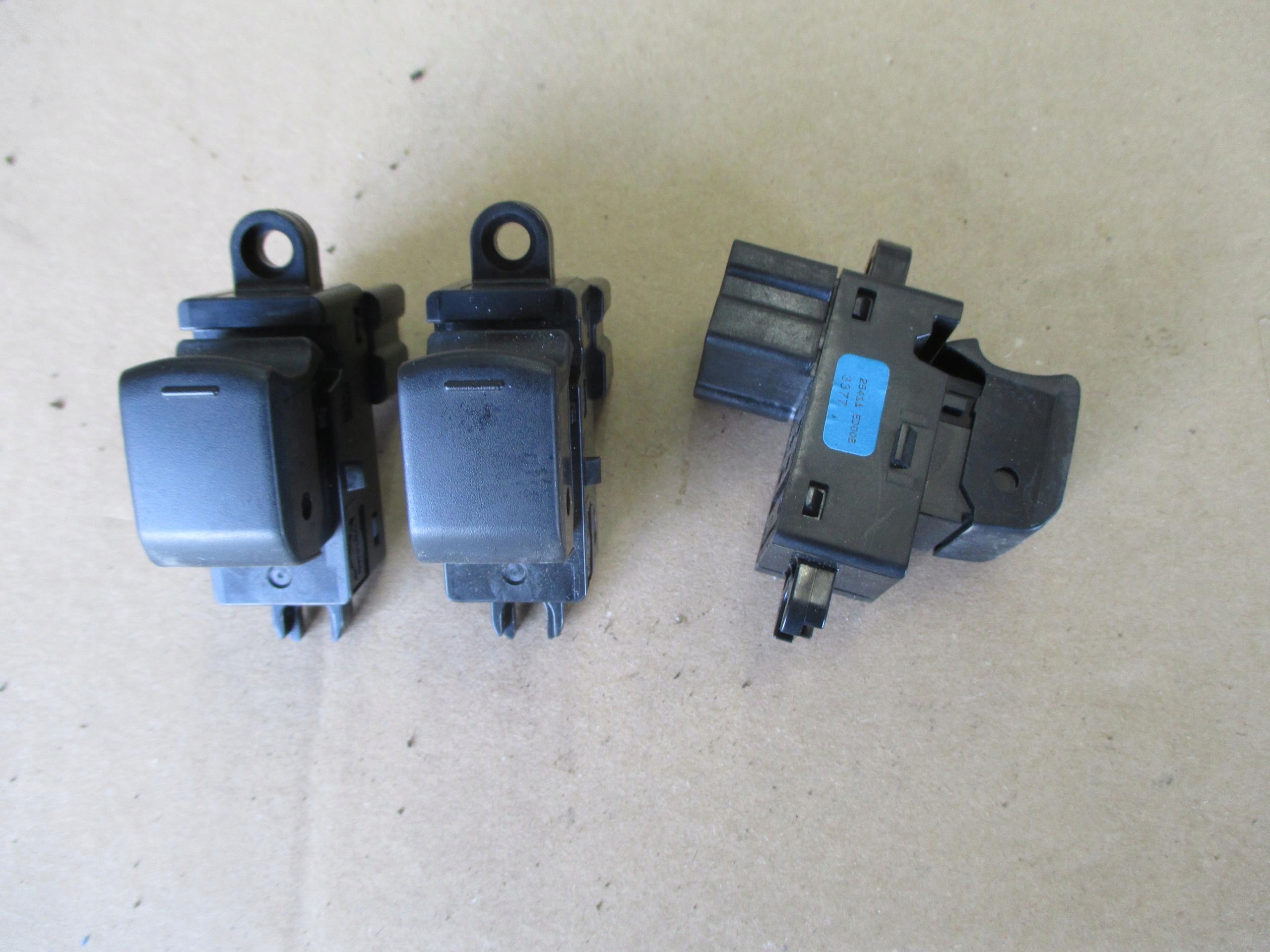 NISSAN NOTE 06-12 PRZEŁĄCZNIK SZYBY