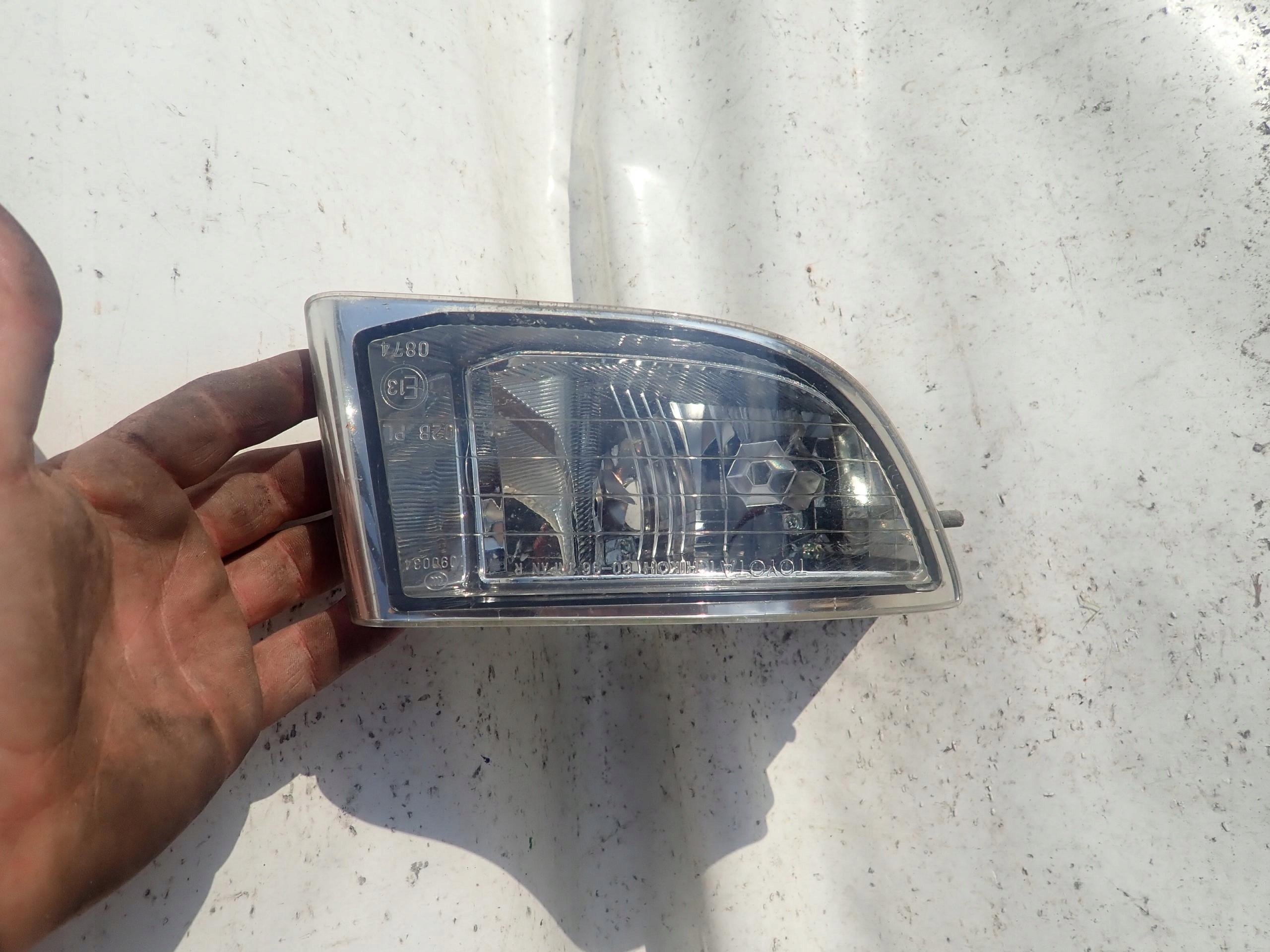 TOYOTA AVENSIS VERSO 01-04 Nebelscheinwerfer rechts