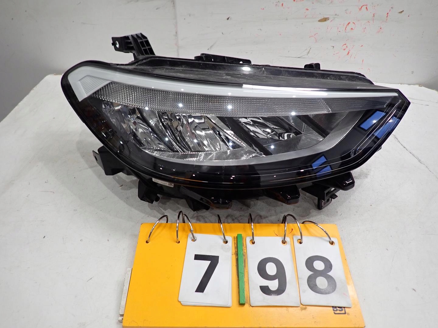 light front right VW ID3 2020- FULL LED 10B941006A