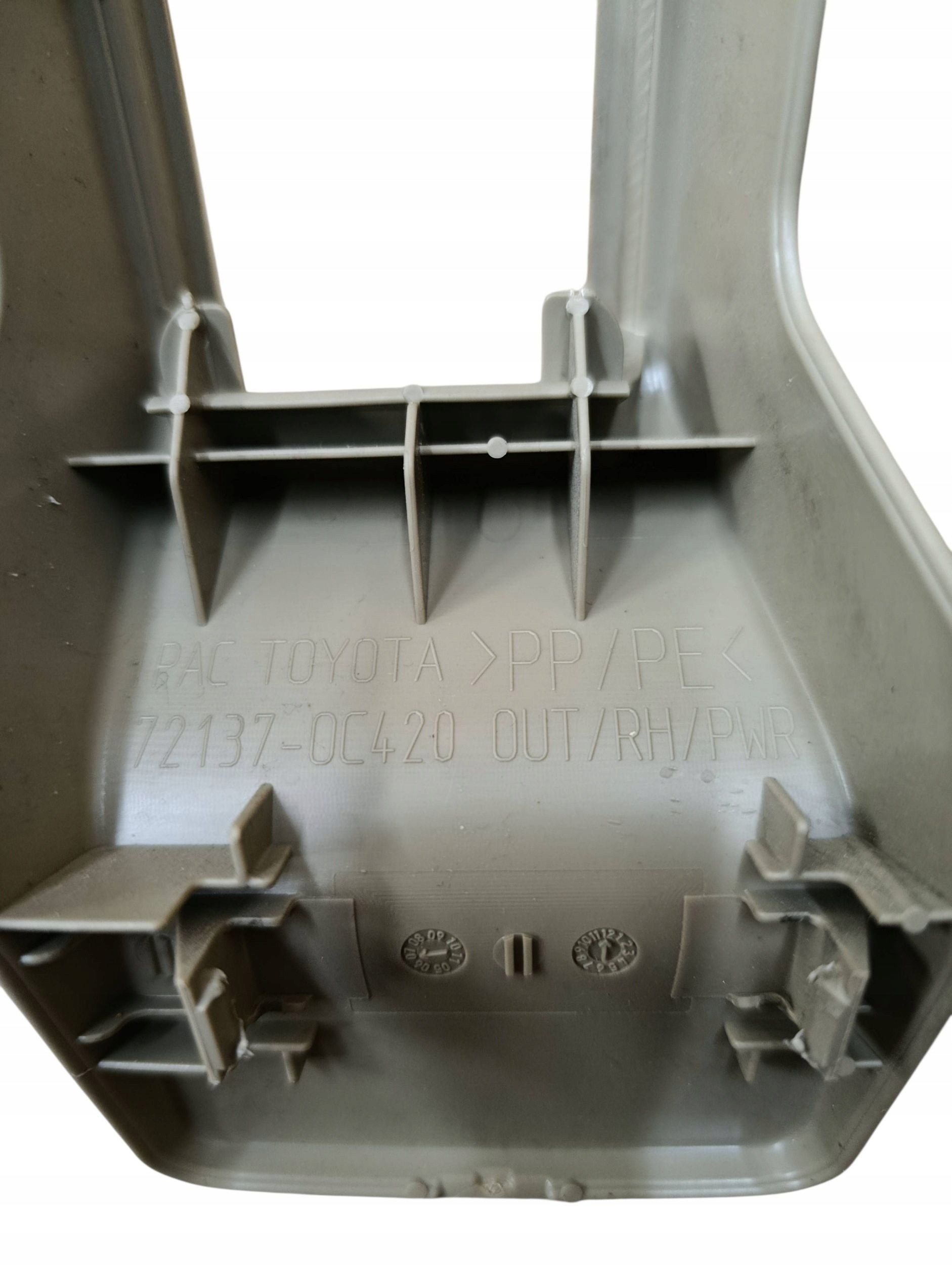 защита задней дивана зад TOYOTA SEQUOIA (XK60) 721380C030