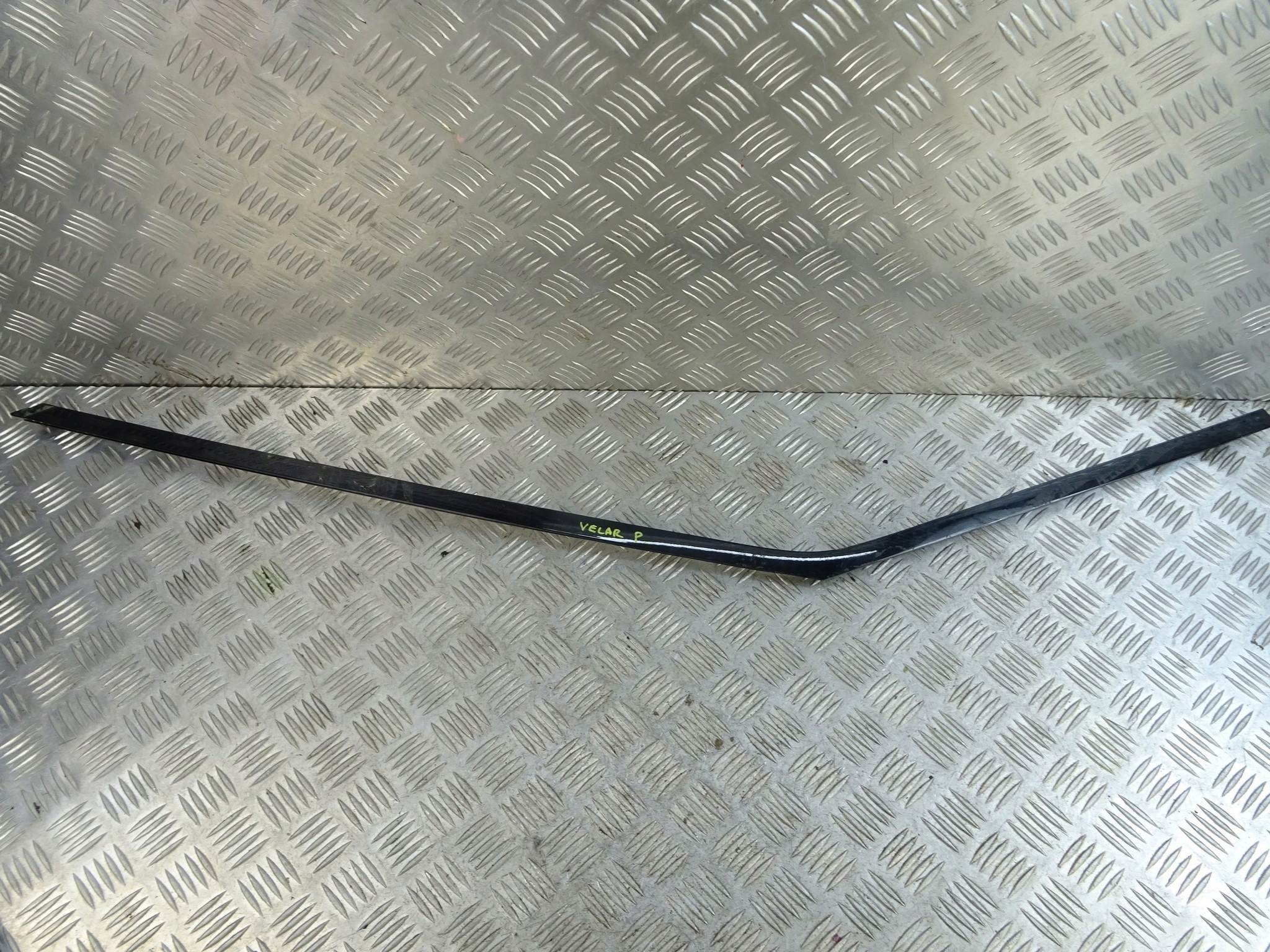 RANGE ROVER VELAR moulding door right front J8A2-208A96-AE