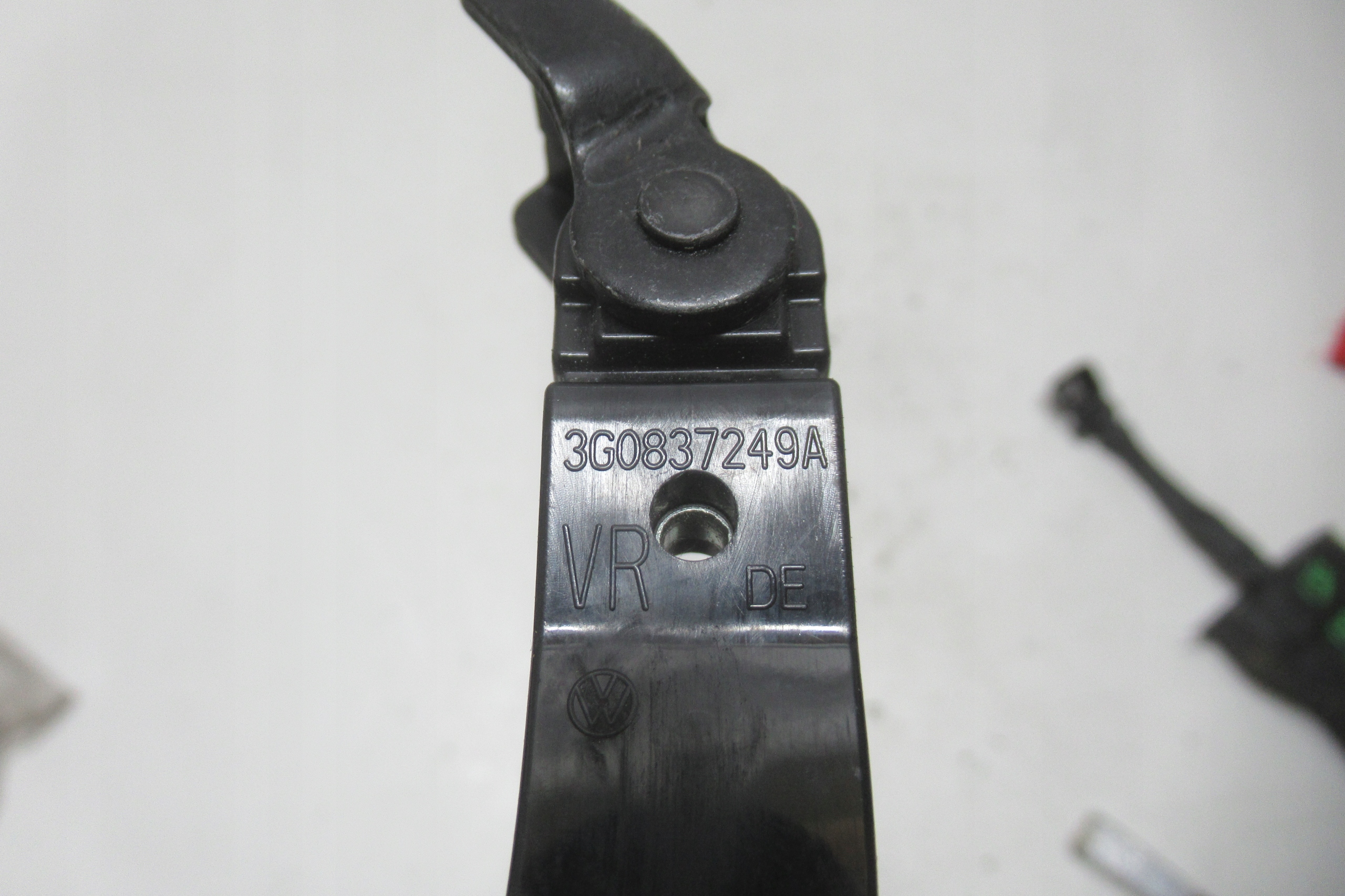 VW PASSAT B8 15R limiter door front 3G0837249A