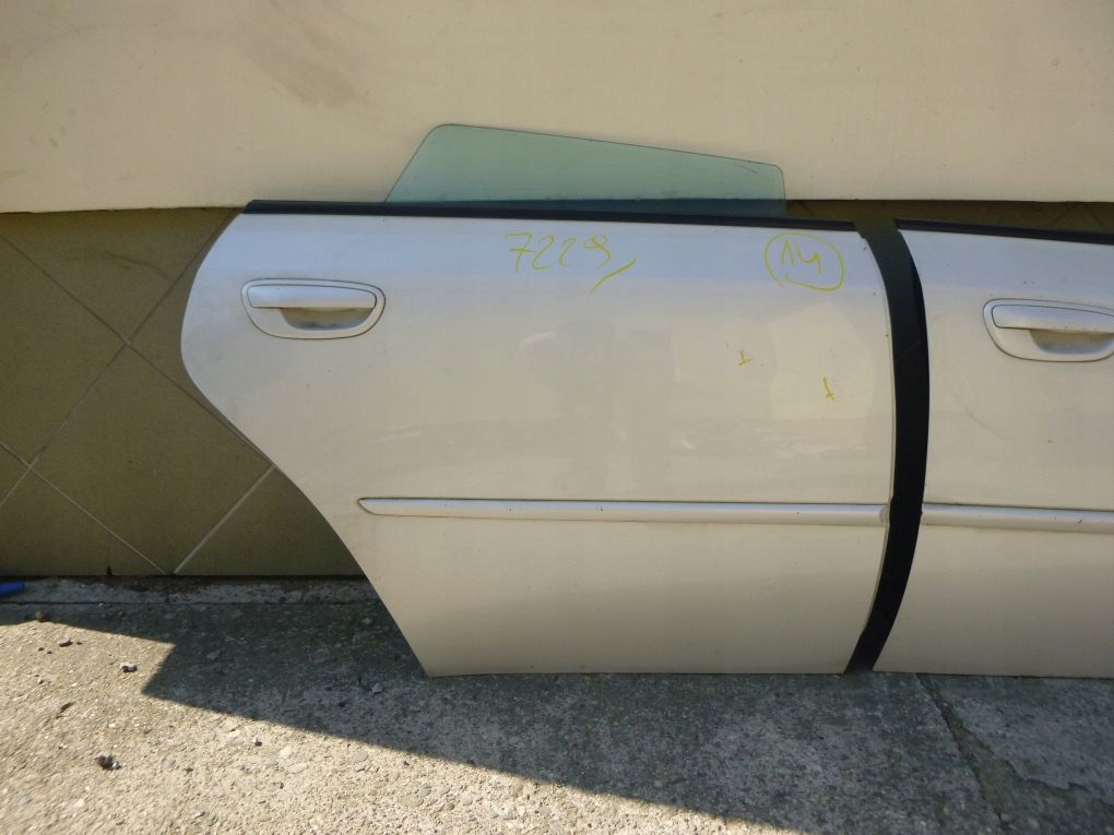 SUBARU LEGACY IV 4 door right rear. front