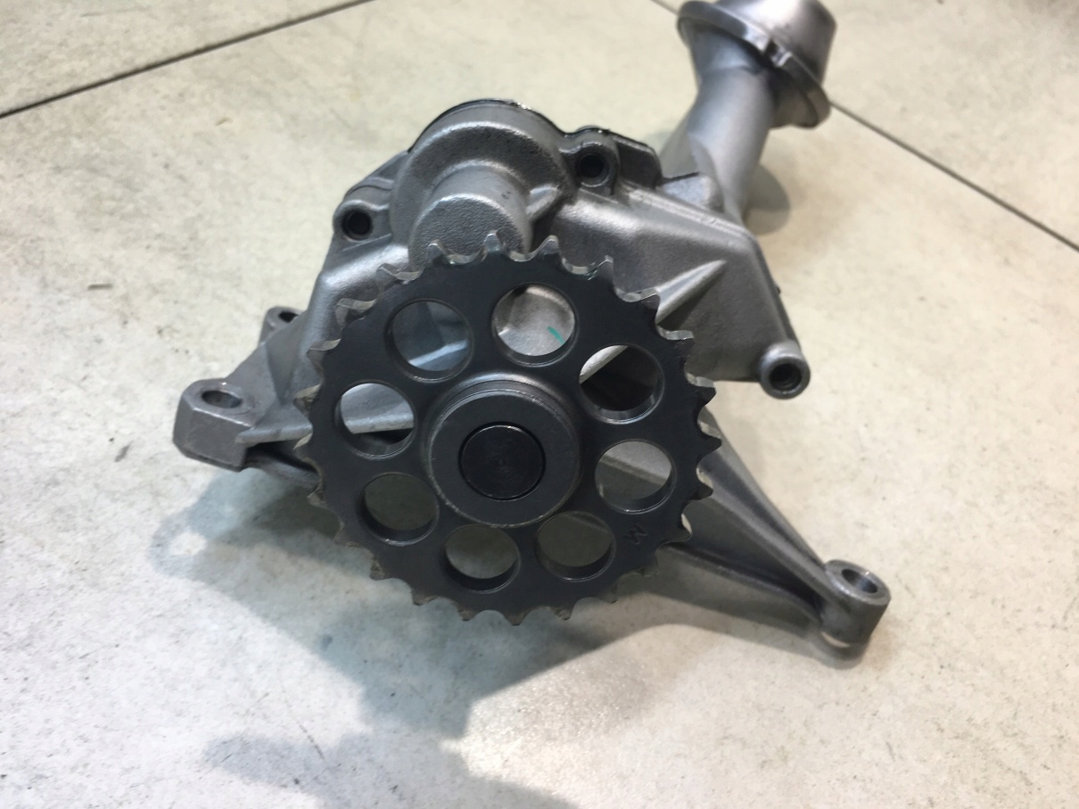 oil pump MERCEDES VITO W638 2.3 D
