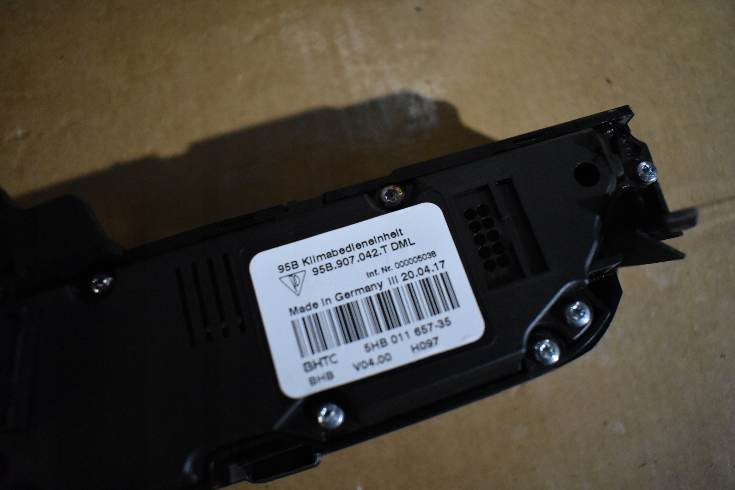 IDEALNY PANEL MULTIMEDIALNY Controllo PORSCHE MACAN 1