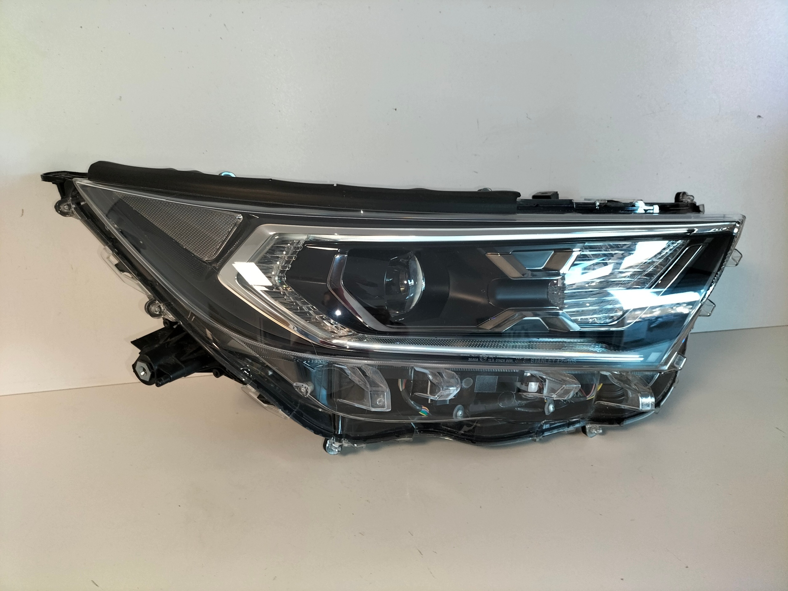 light front reflektor right TOYOTA RAV4 RAV-4 V 18- LED lens