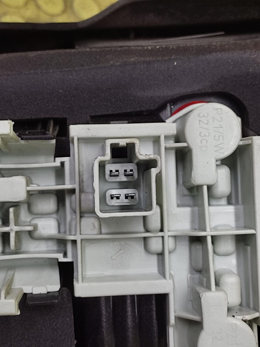 VOLVO V50 feu gauche arrière 30678745