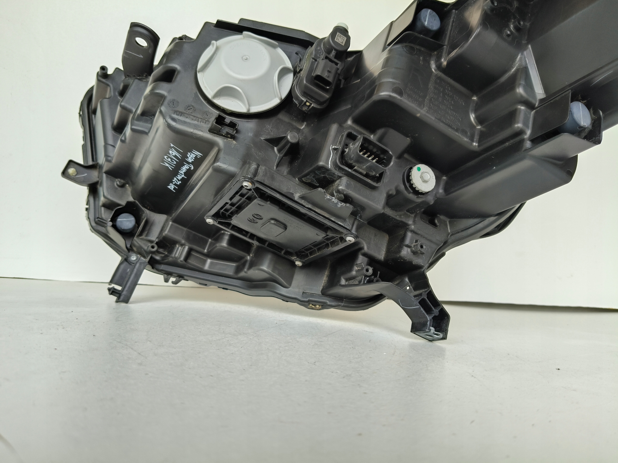 light right REFLEKTOR NISSAN TOWNSTAR 22- LED