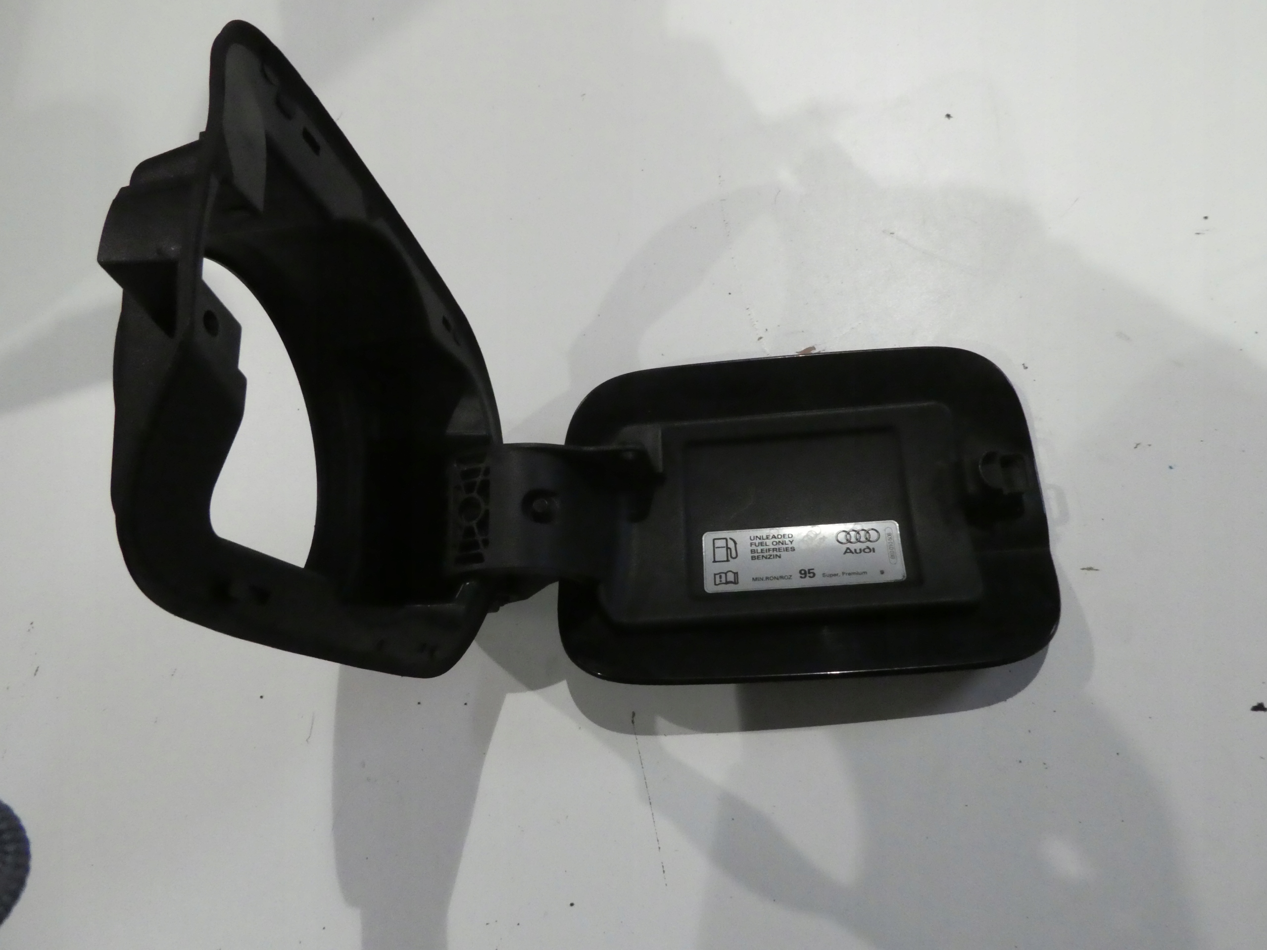 Volet trappe carburant Carburant AUDI A4 B8 8K0010508