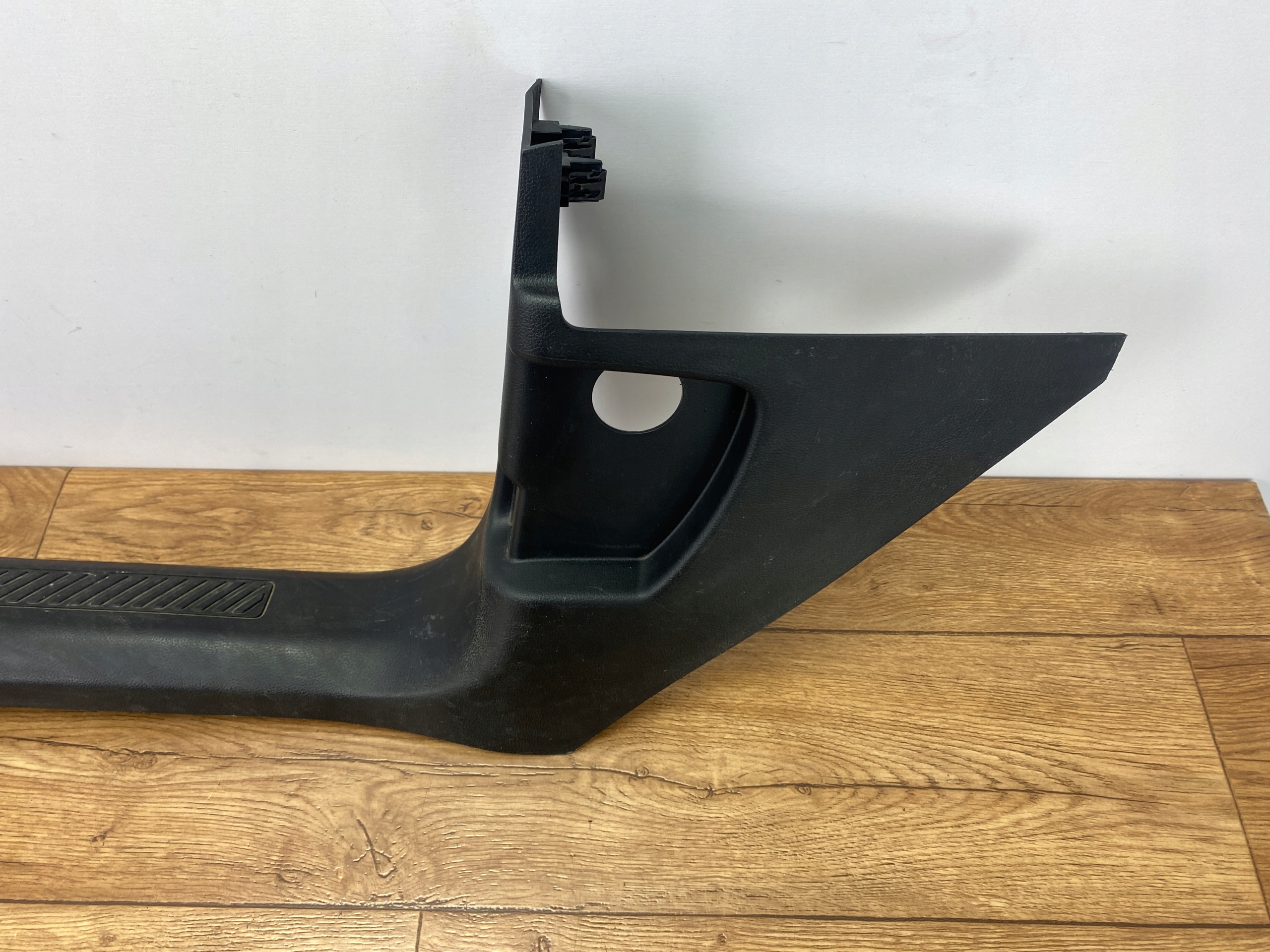 moulding threshold inner cover of the threshold left Ford Explorer MK6 2020+ USA