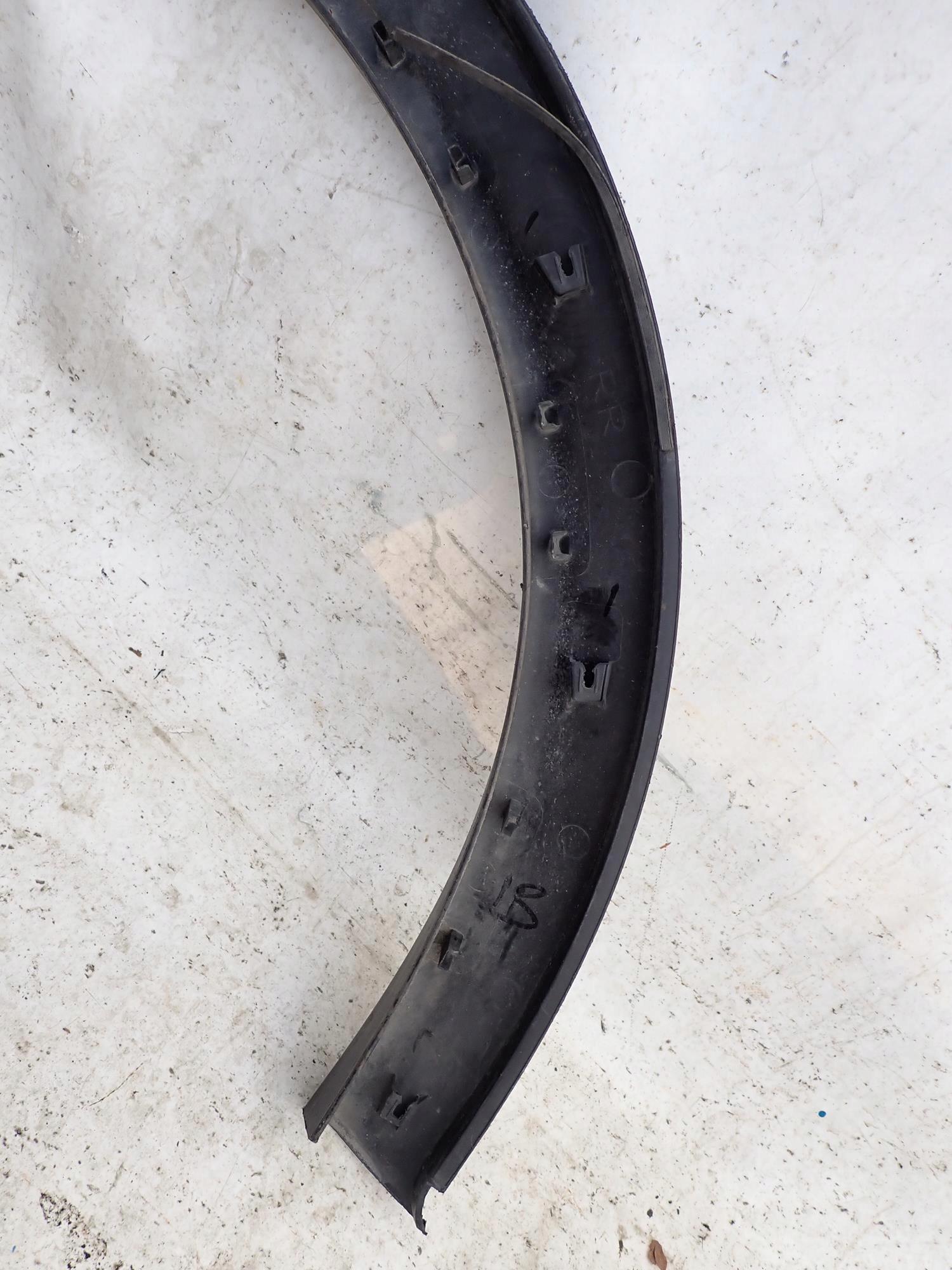 NISSAN JUKE and 1 10-19 moulding cap left rear part