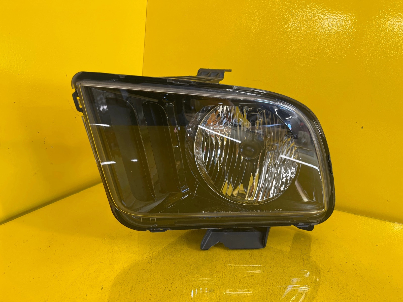 light left Ford Mustang GT 05-09 4R33-13006-AH USA