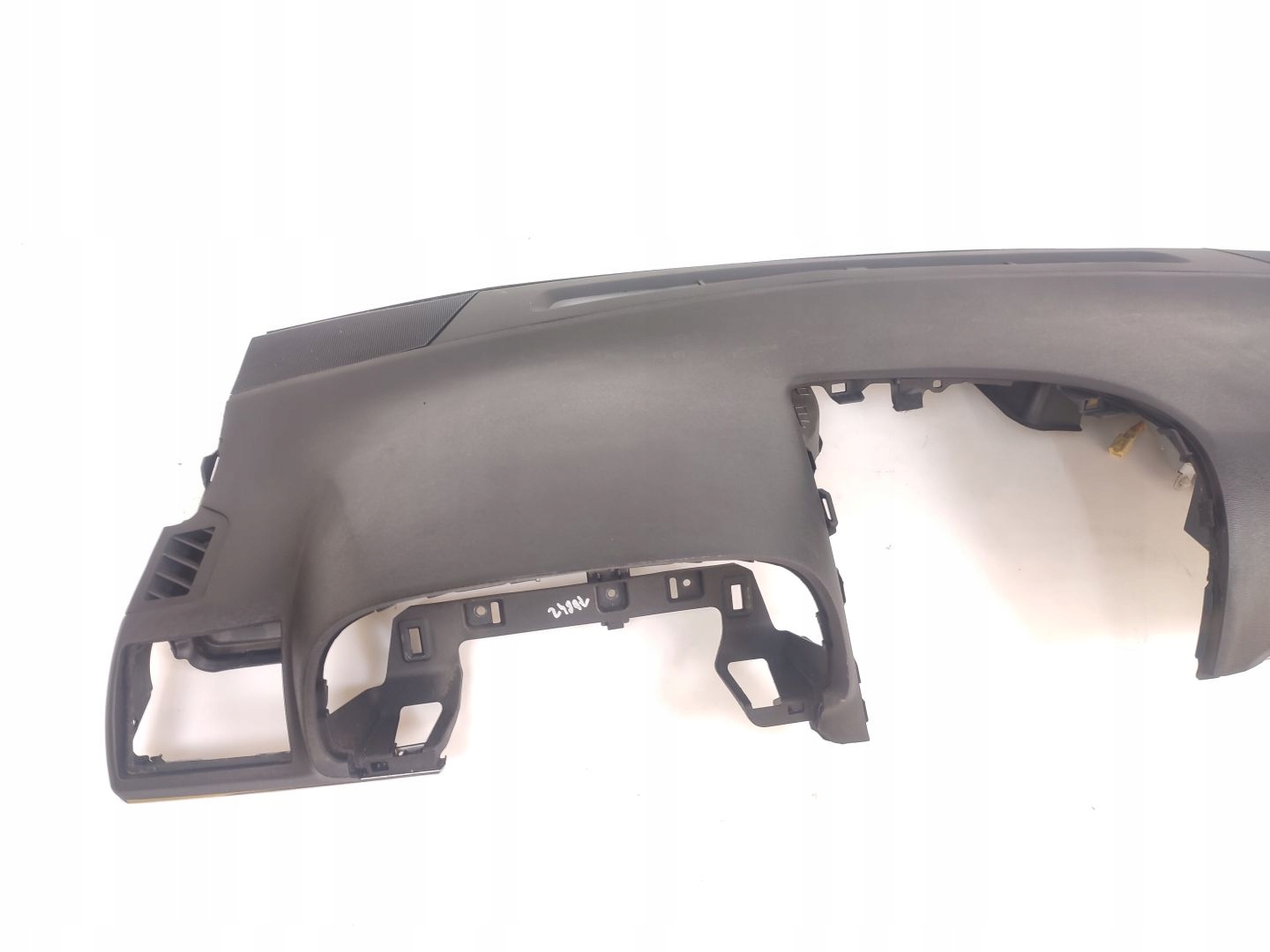 dashboard instrument panel console cockpit TOYOTA AVENSIS T27 (2009-2011) EUROPA