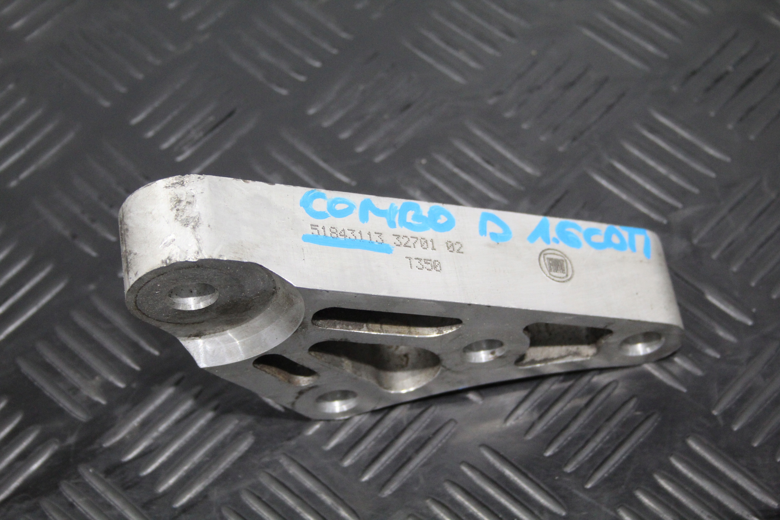 Support Support plaque Moteur OPEL COMBO D 51843113