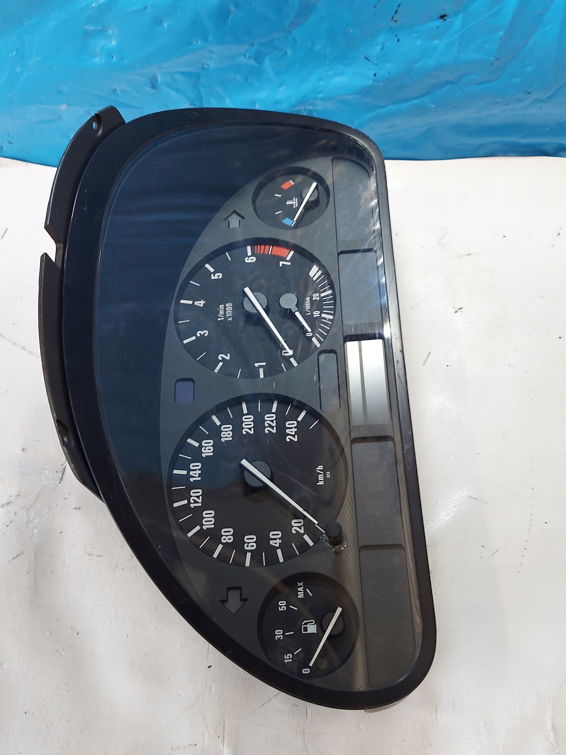 dials clock BMW 5 E39 528i 62118386126