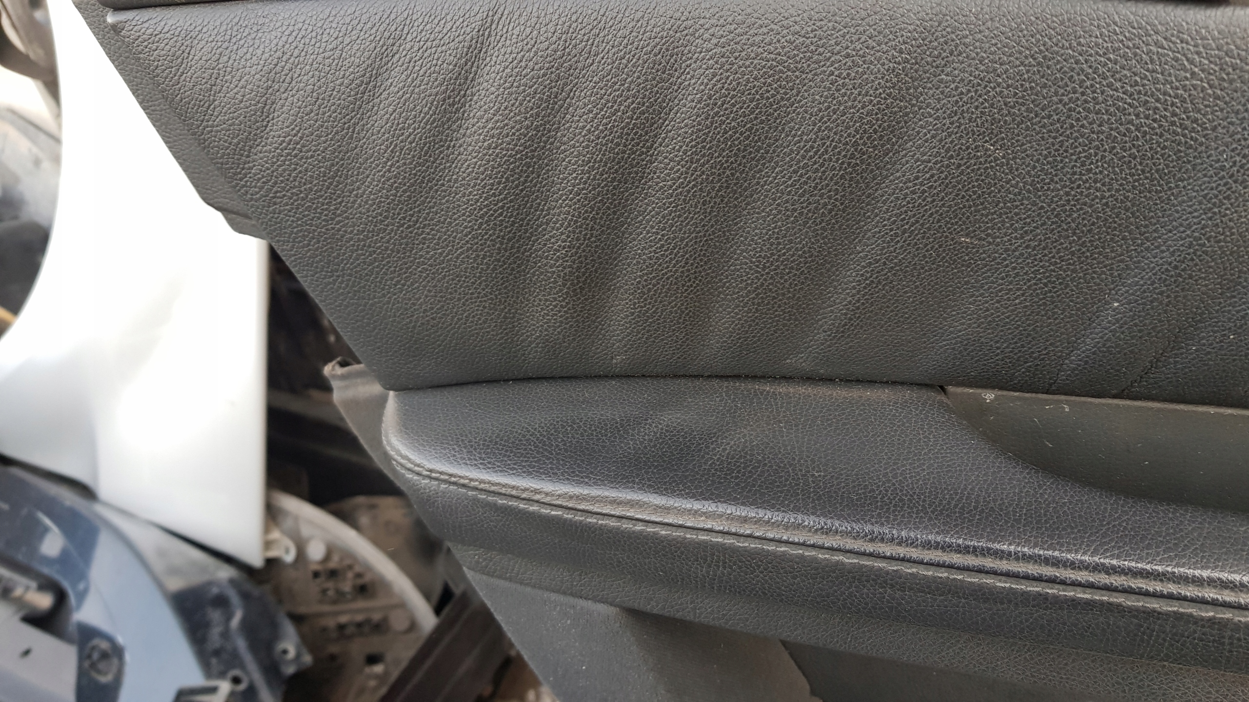 MERCEDES E-KLASA W211 oldalsó kárpit bőr HARMAN KARDON fa
