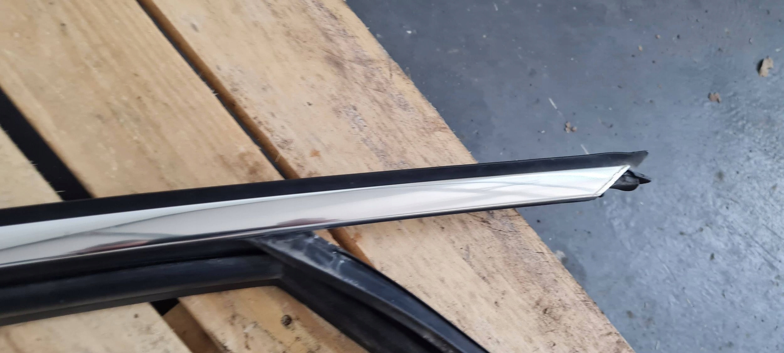 A4 B9 8W gasket door right right front CHROM 8W0837432