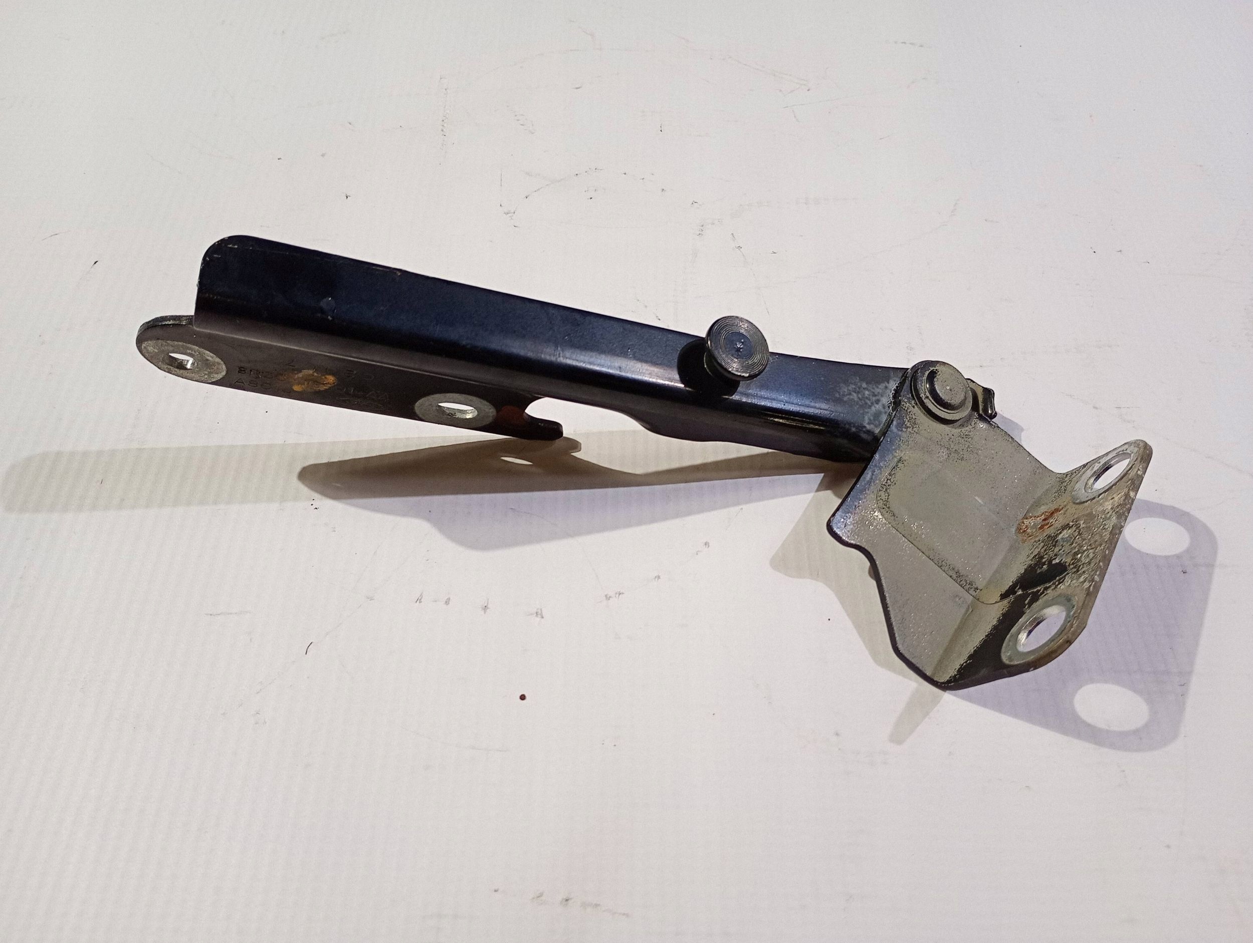hinge bonnets pokrywy of the engine left Ford Mustang 2005-2009