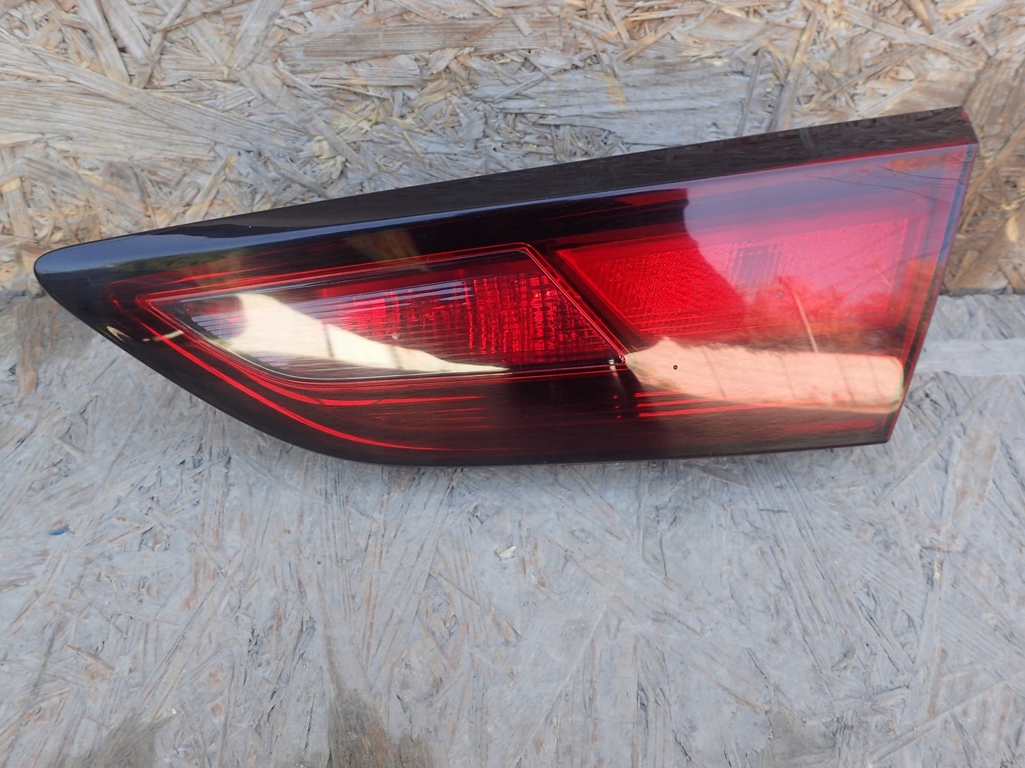 opel ASTRA K HB фонарь правый 39032993