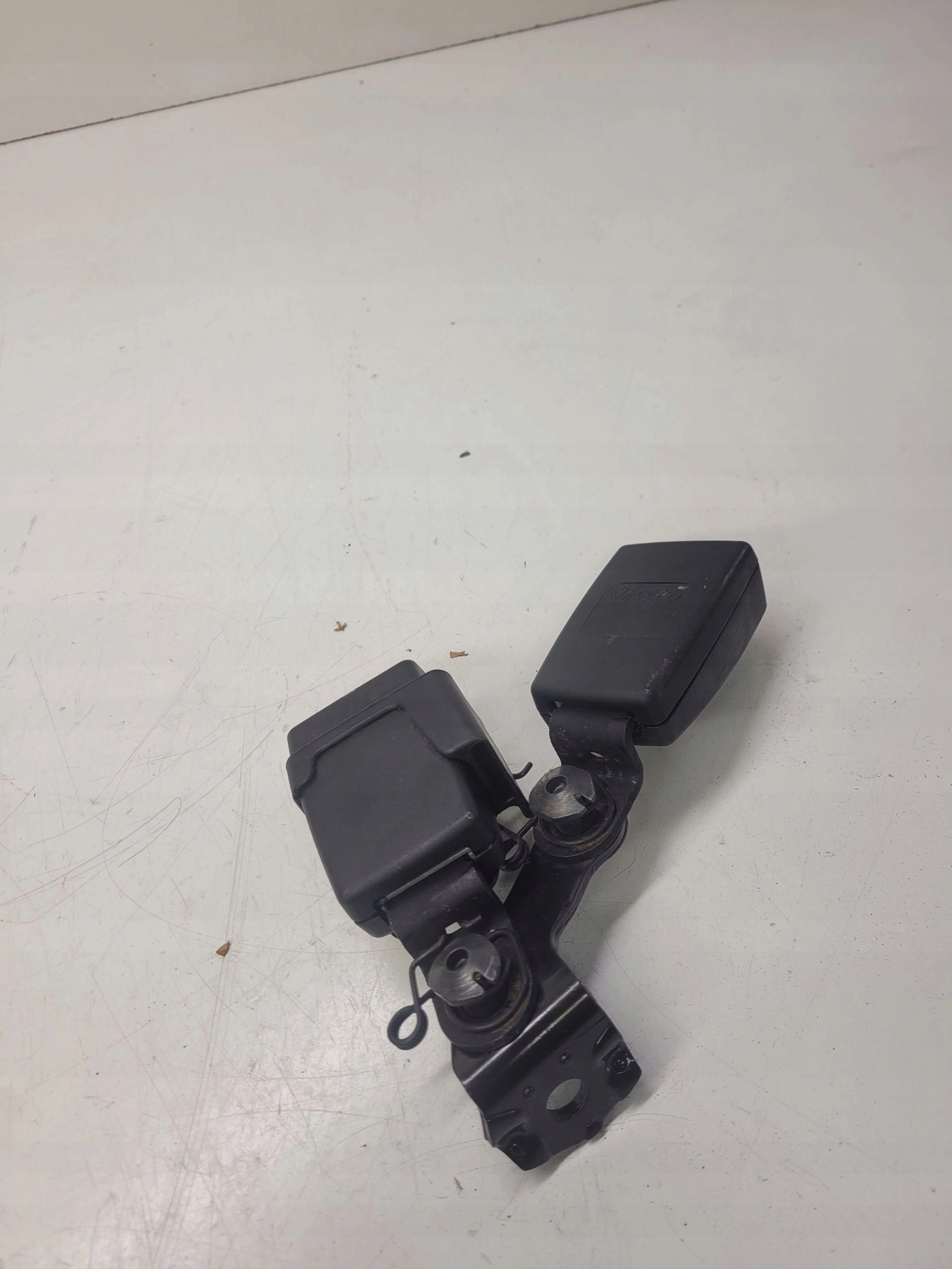 Fixation arbre ceintures sécurité Arrière AUDI A6 C7 A7 4G0857739