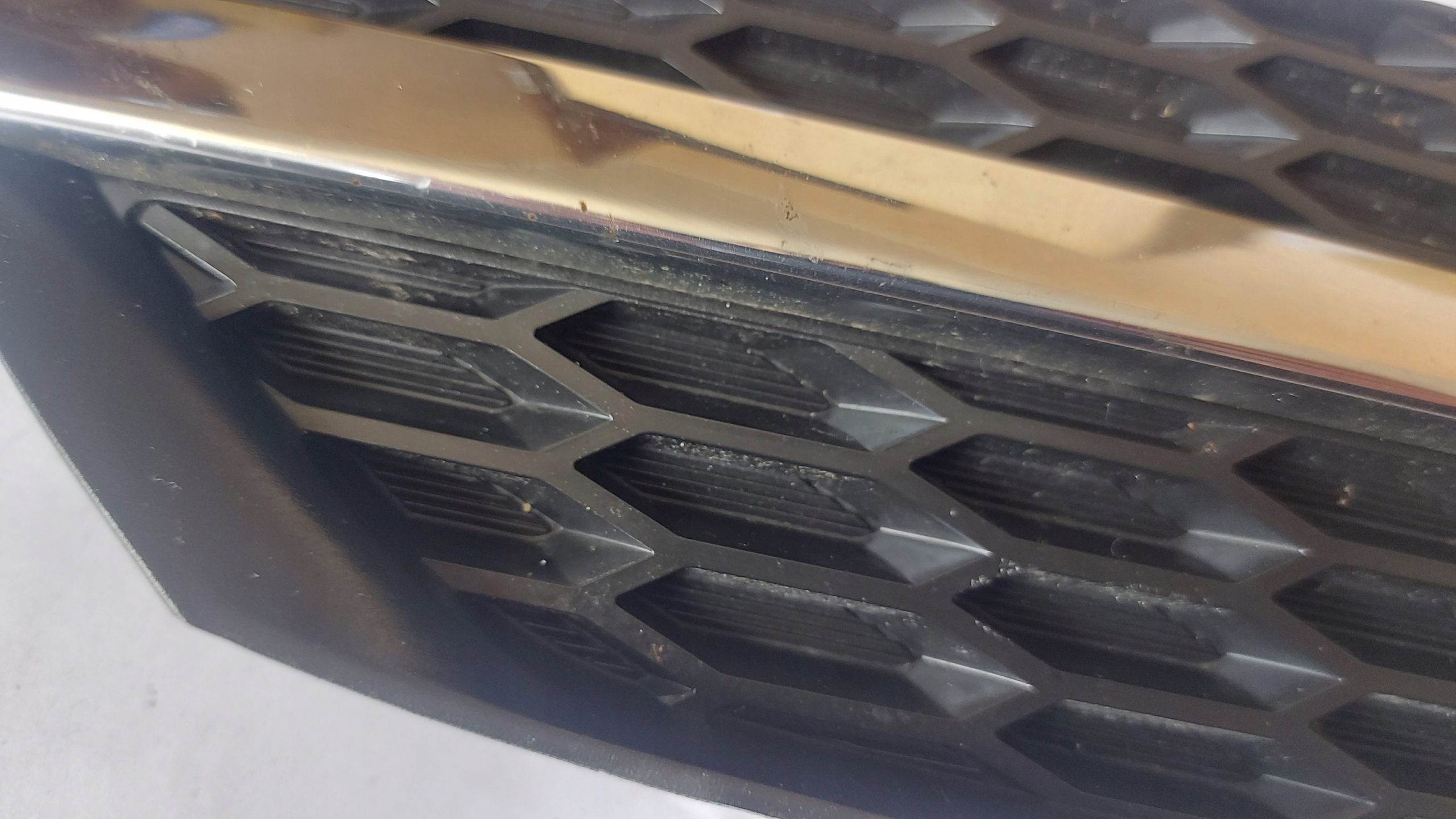 grid of a bumper right front TOYOTA RAV4 IV 12-15