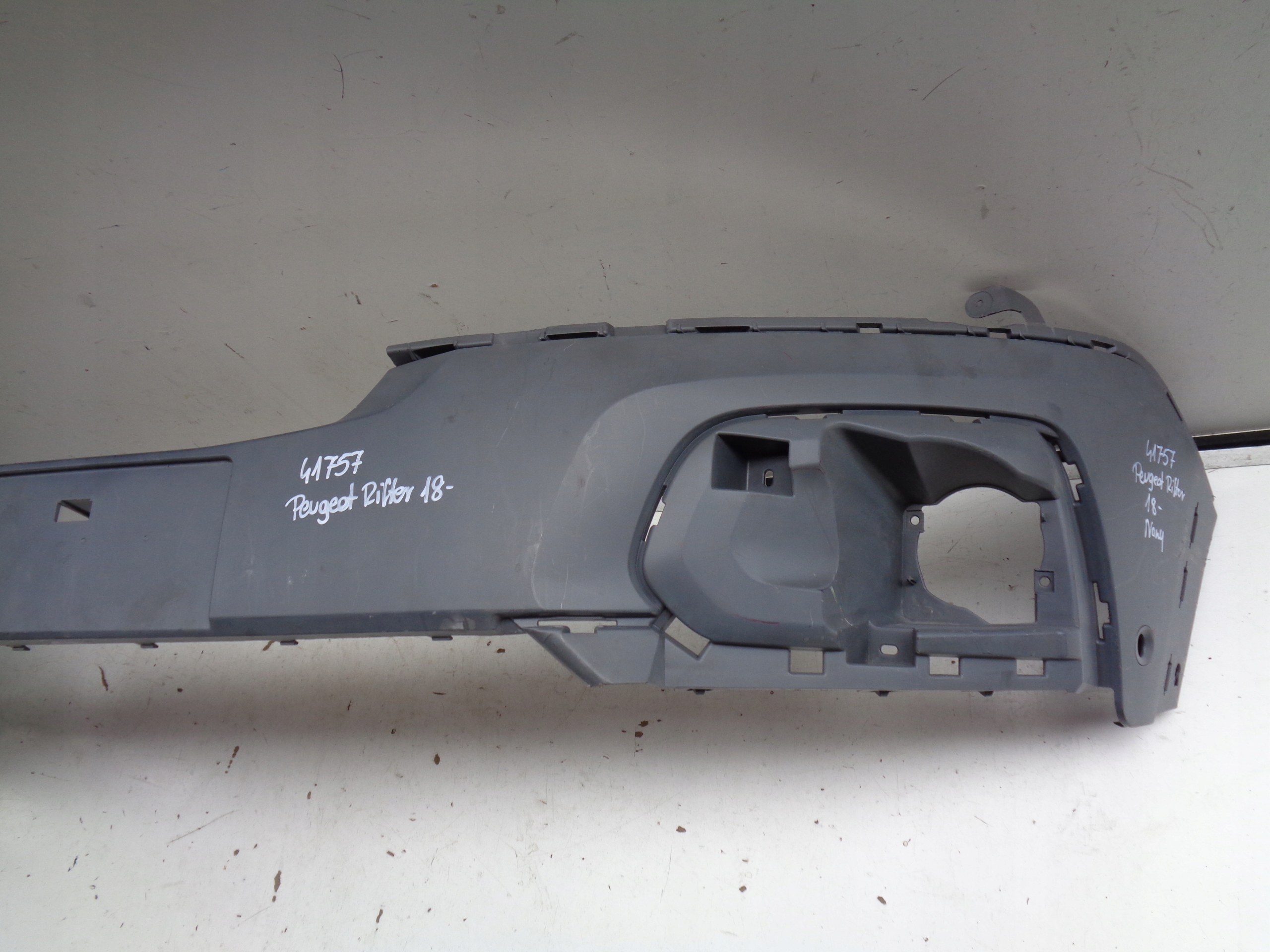 NEU FRONTSTOSSSTANGE PEUGEOT RIFTER 18- NR 41757