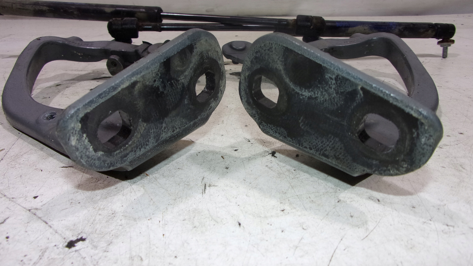 hinges bonnet boot BMW 5 GT F07