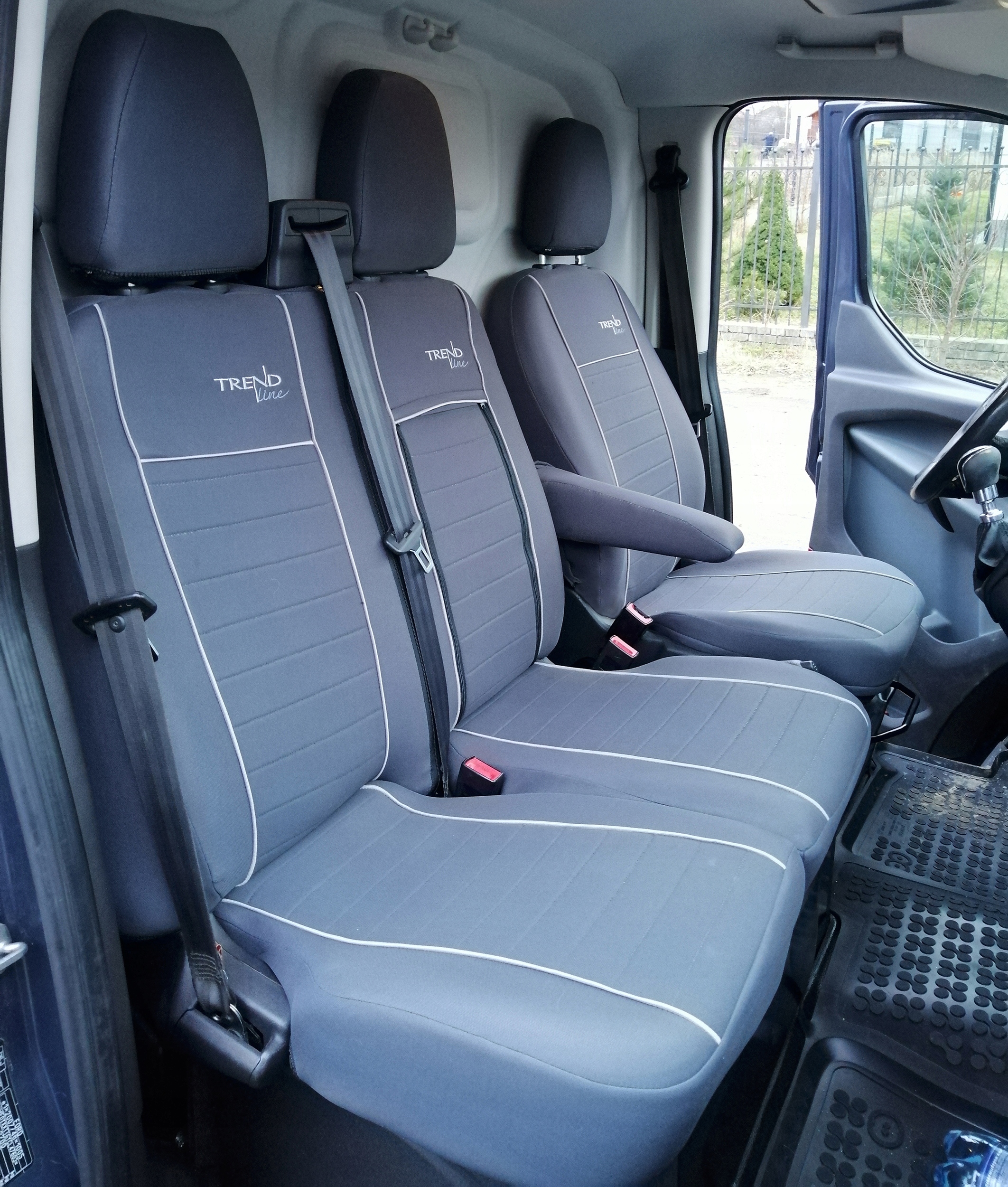 POKROWCE MIAROWE NA FOTELE NISSAN INTERSTAR 2 2+1 Producent Pok-ter