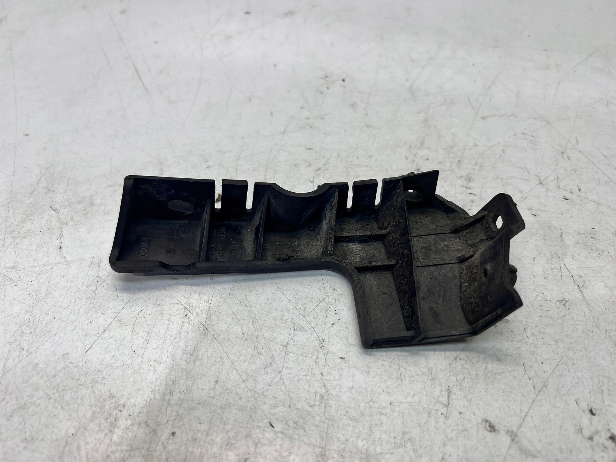 bumper bracket left front AUDI A4 B6 8E0807283E