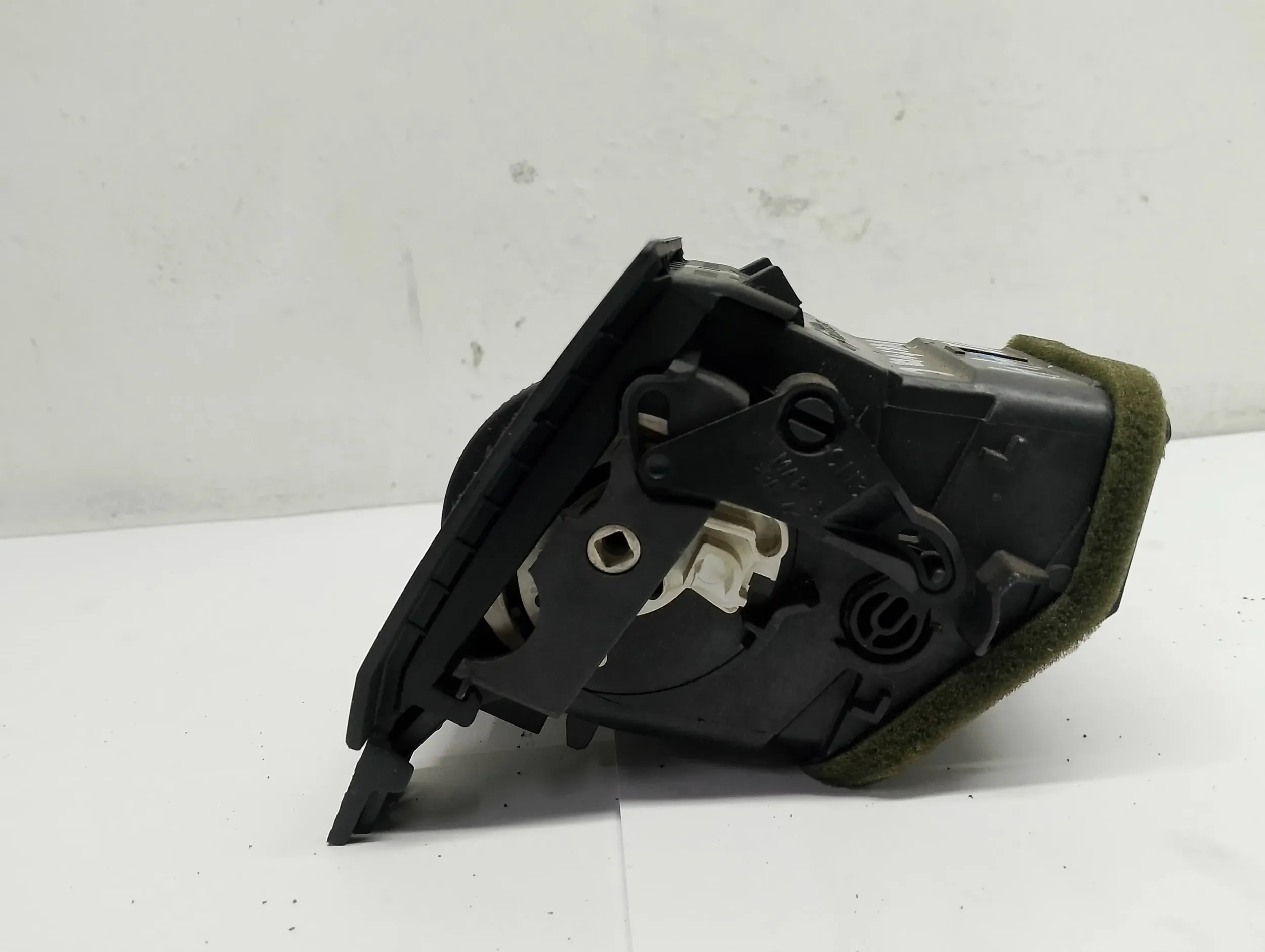 grid air conditioning devices left front OPEL VECTRA C 230635620