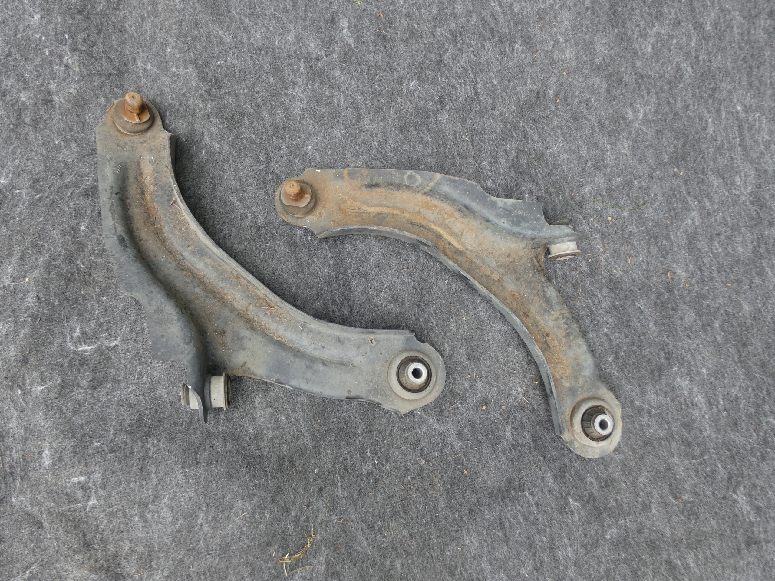 RENAULT CLIO IV CAPTUR arm left right ORZOD front