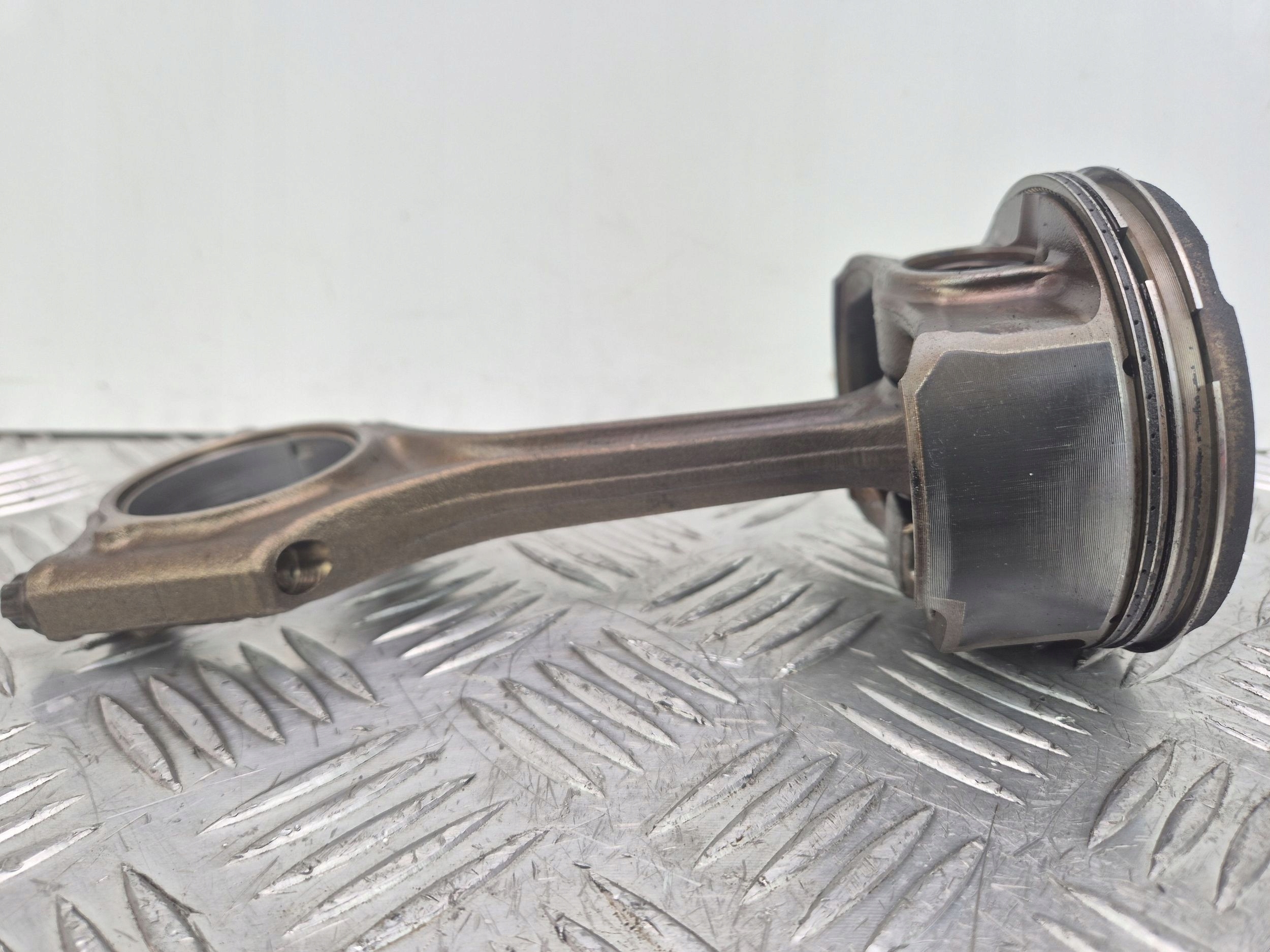 piston with connecting rod BMW 5 E60 E61 525i M54B25 84L59