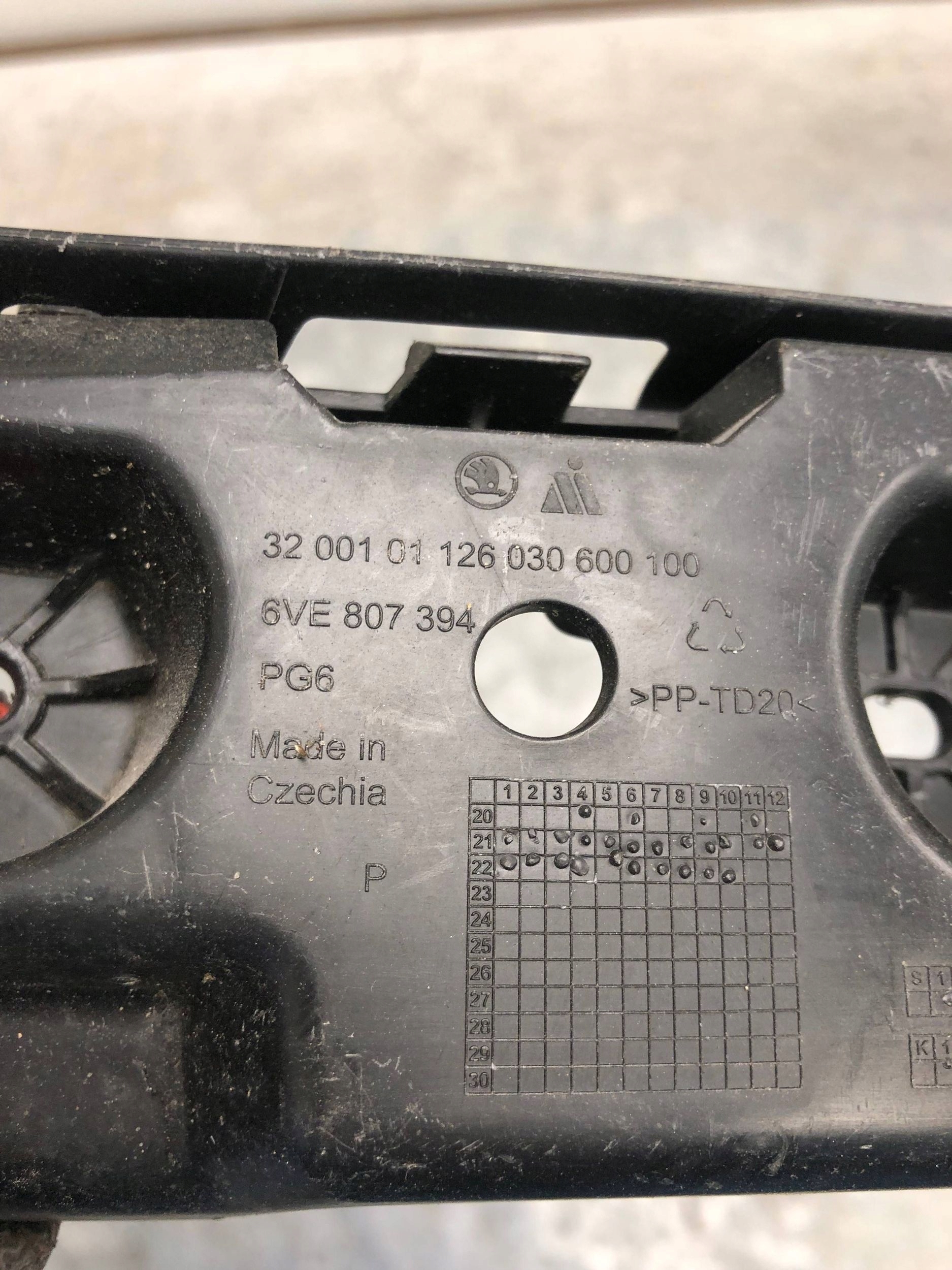 bumper bracket right rear part SKODA FABIA IV 6VE807394