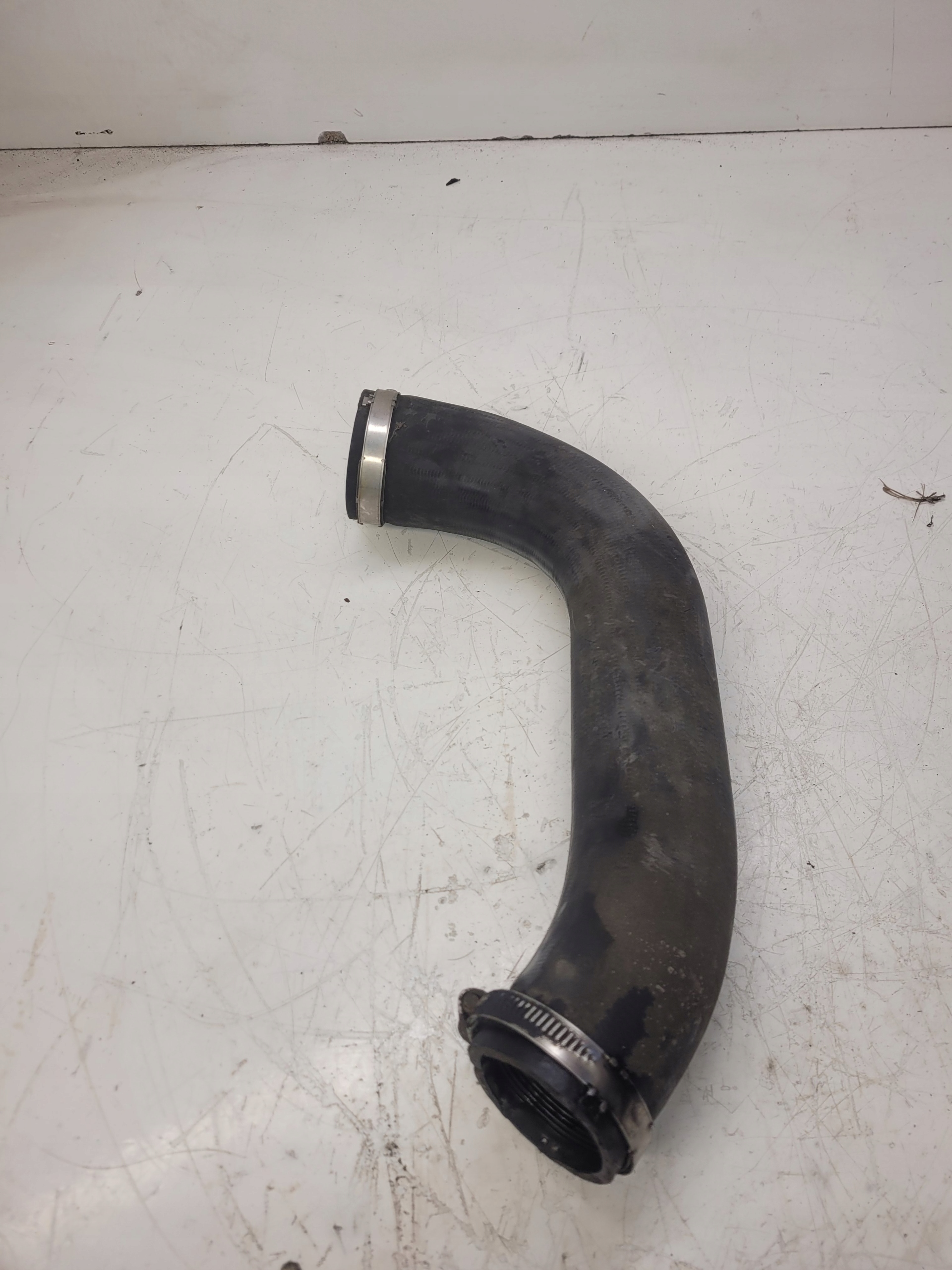 vedení hadice intercoolera AUDI Q3 VW 5N0145834K