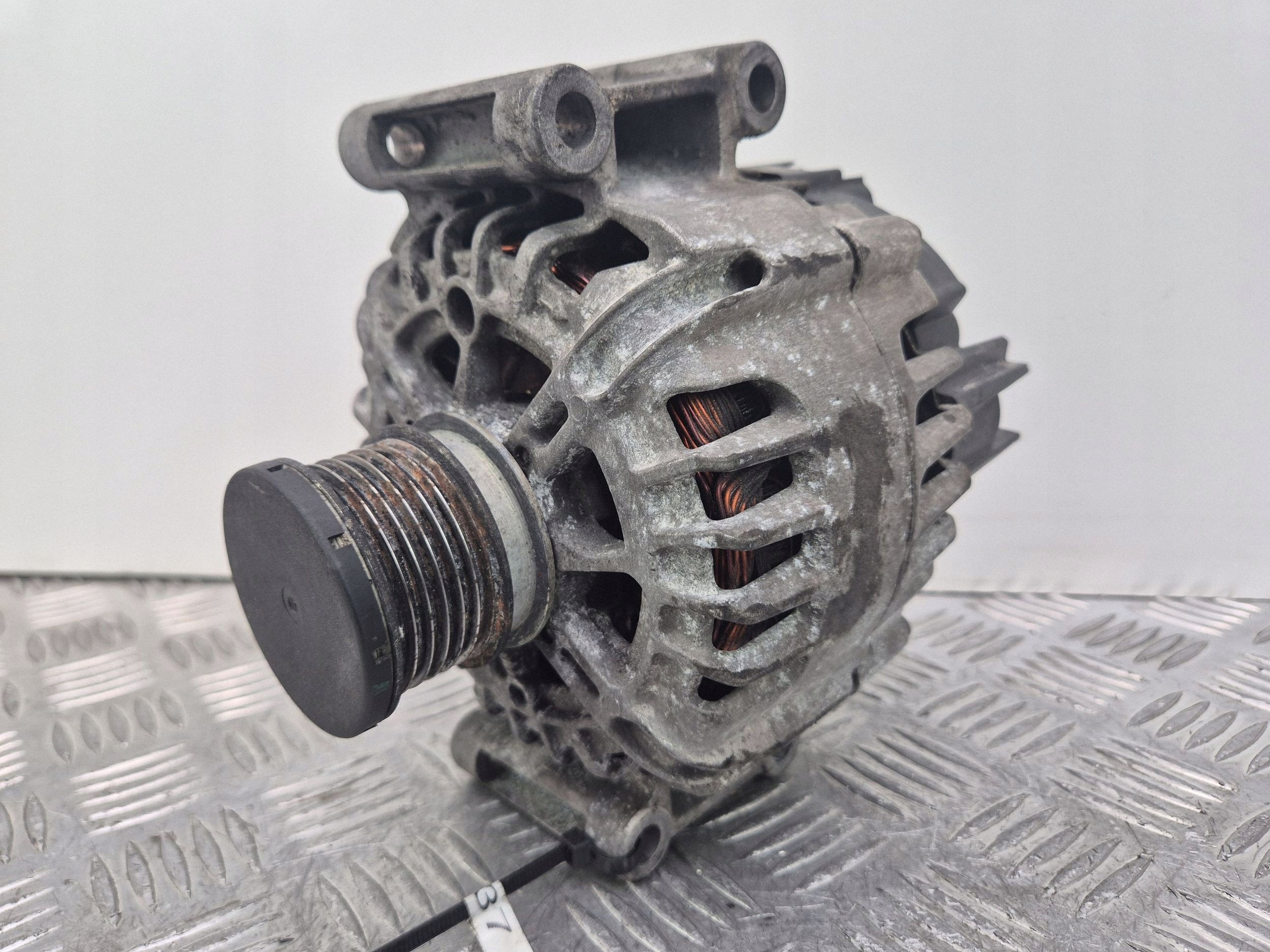 Mercedes E200 CGI W212 1.8i Alternator A0009063000