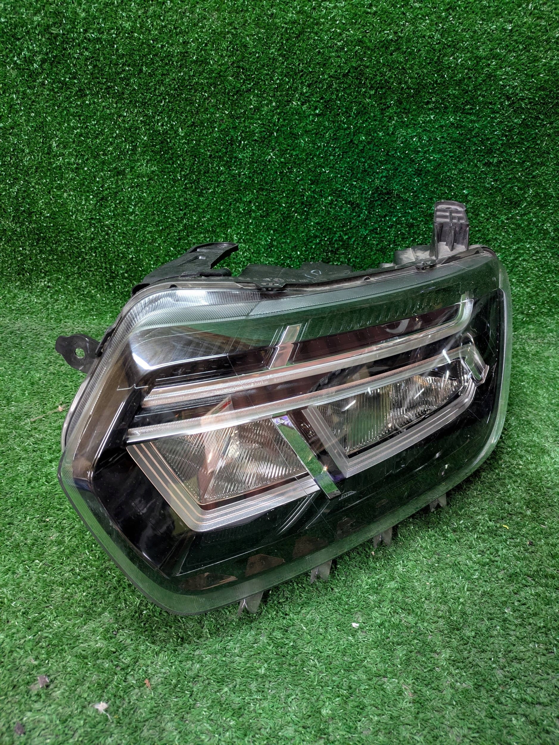 REFLEKTOR left front DACIA DUSTER II LIFT 21- NR.1072
