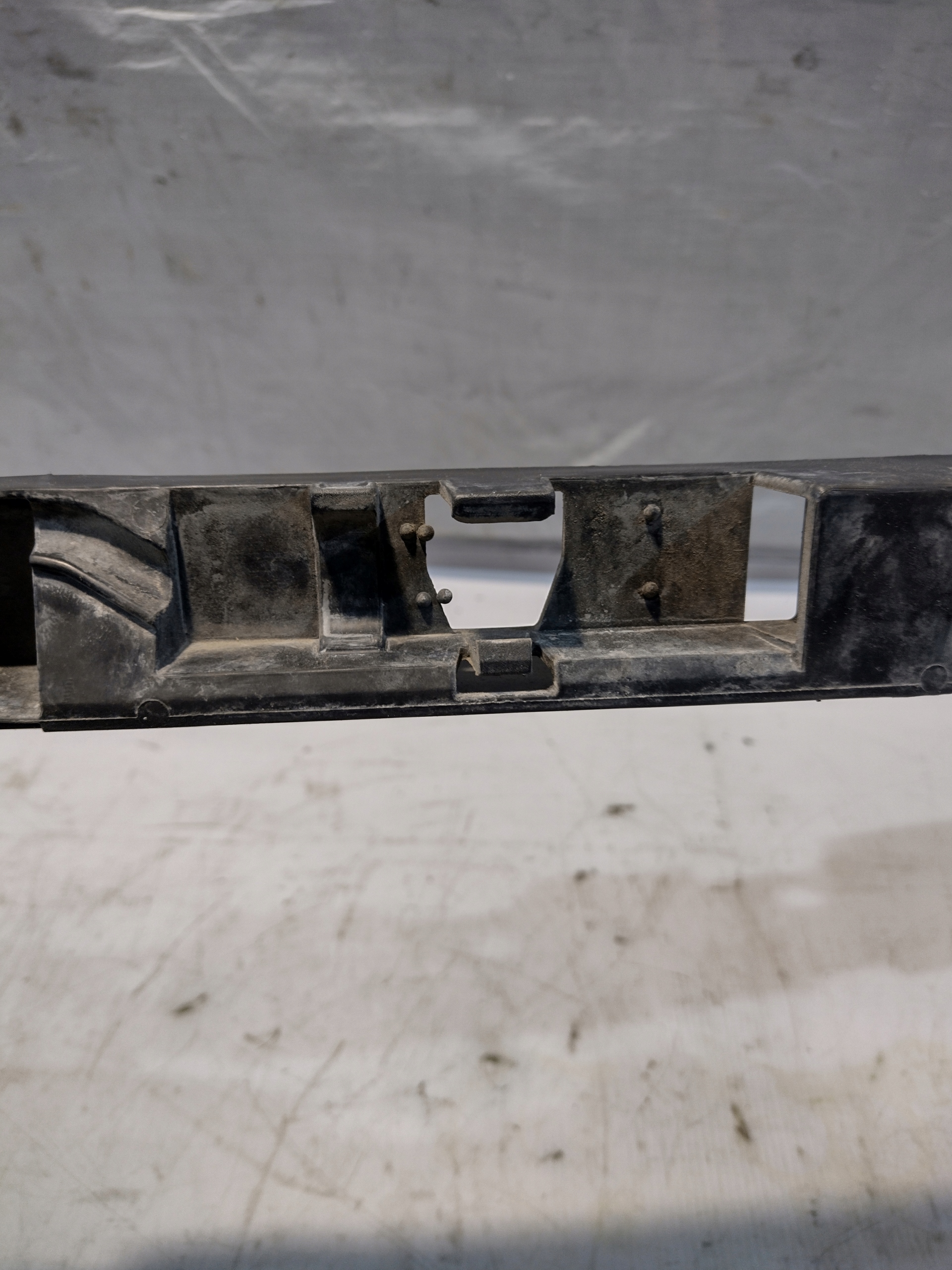 bumper bracket rear part Volkswagen Passat B6 kombi 3C9807863