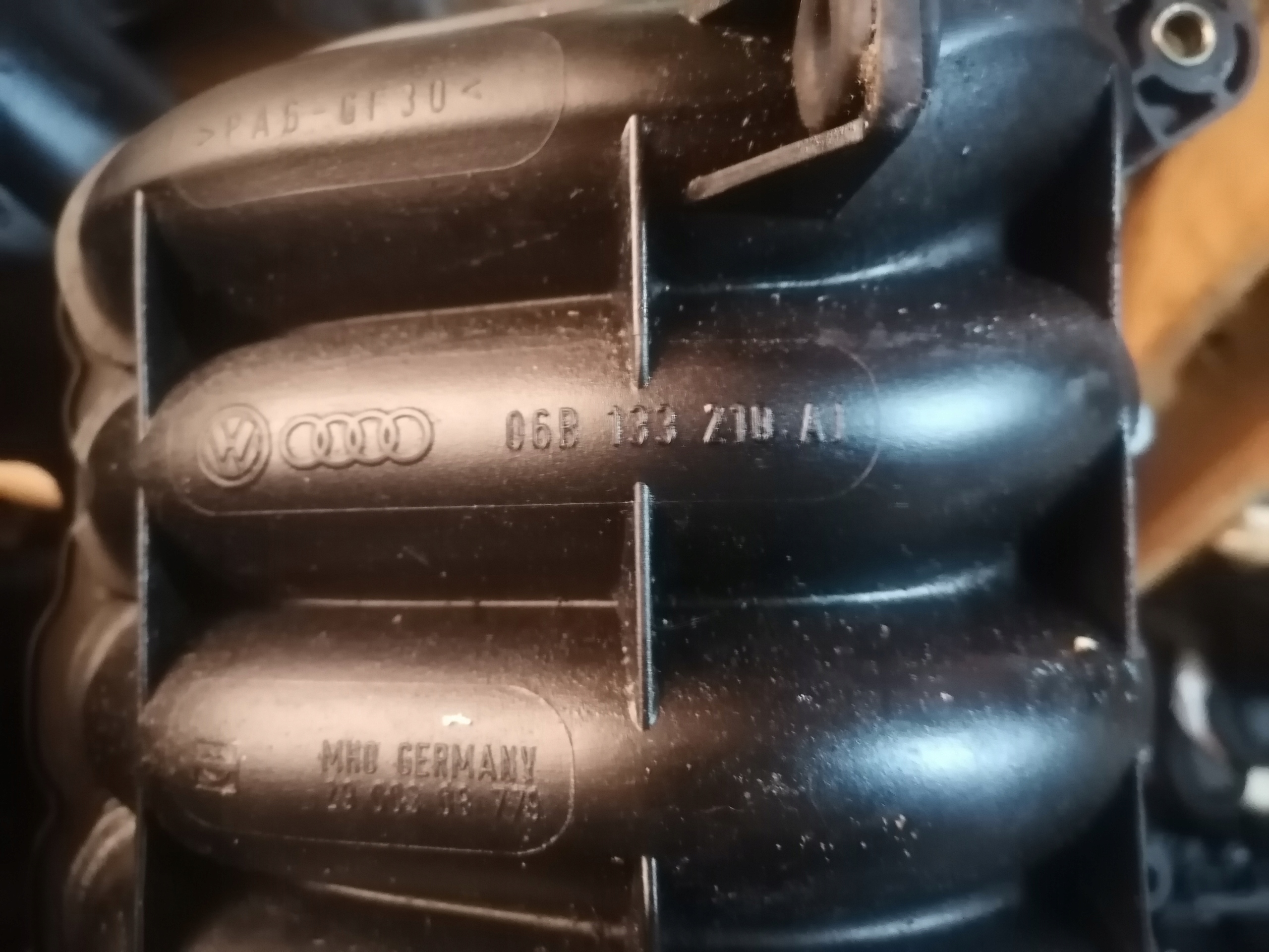 intake manifold AUDI A4 B6 2.0 petrol 06B133210AJ