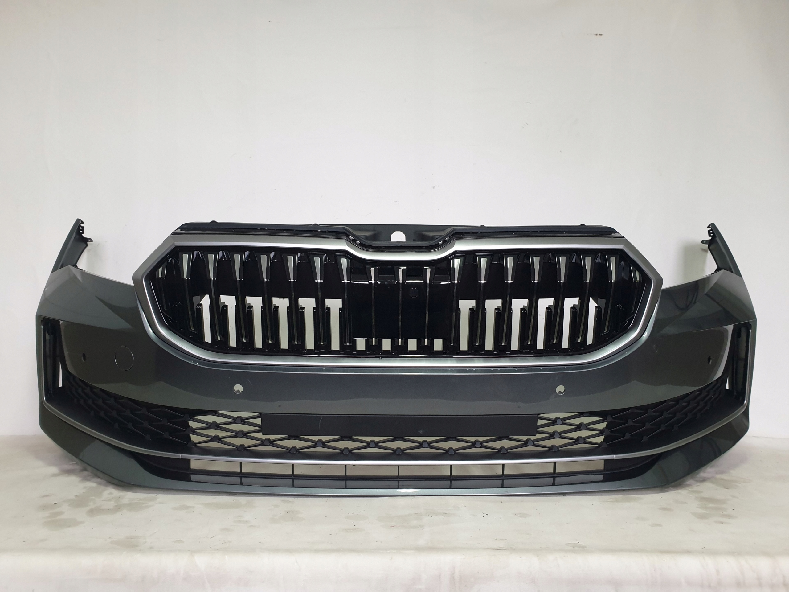SKODA SUPERB IV 3P0 23-> bumper front front 4 x PDC cover 3P0807221
