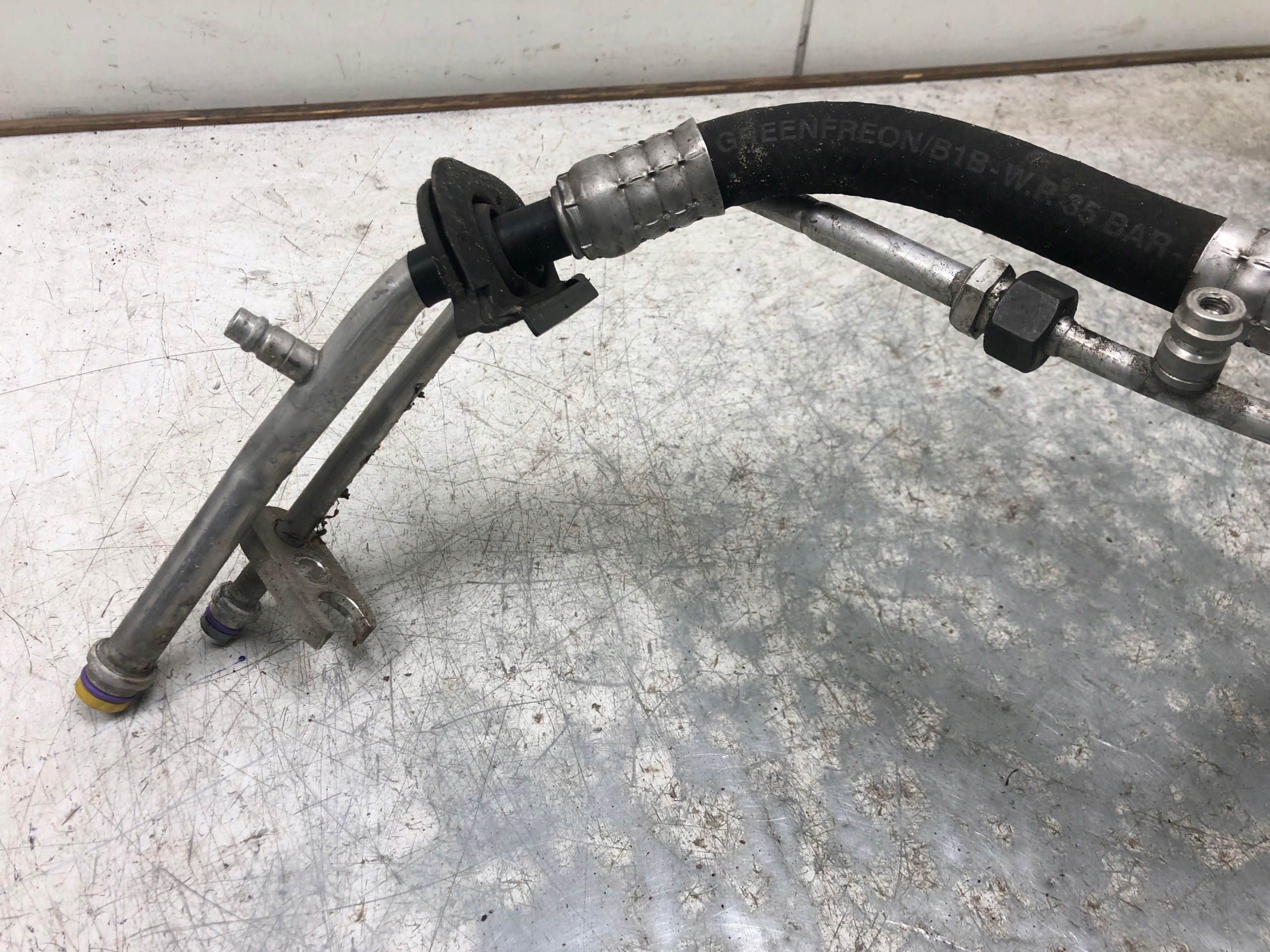vedení klimatizaci AUDI A4 B6 CABRIO 8E1260712