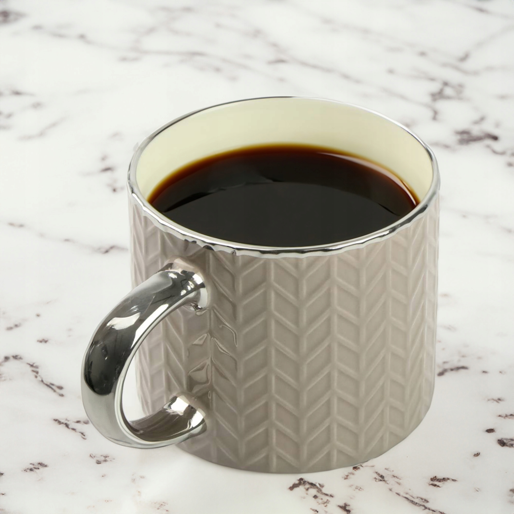 KUBEK PORCELANOWY DO KAWY HERBATY WZÓR SWETEREK 470ML ZE SREBRNYM UCHEM