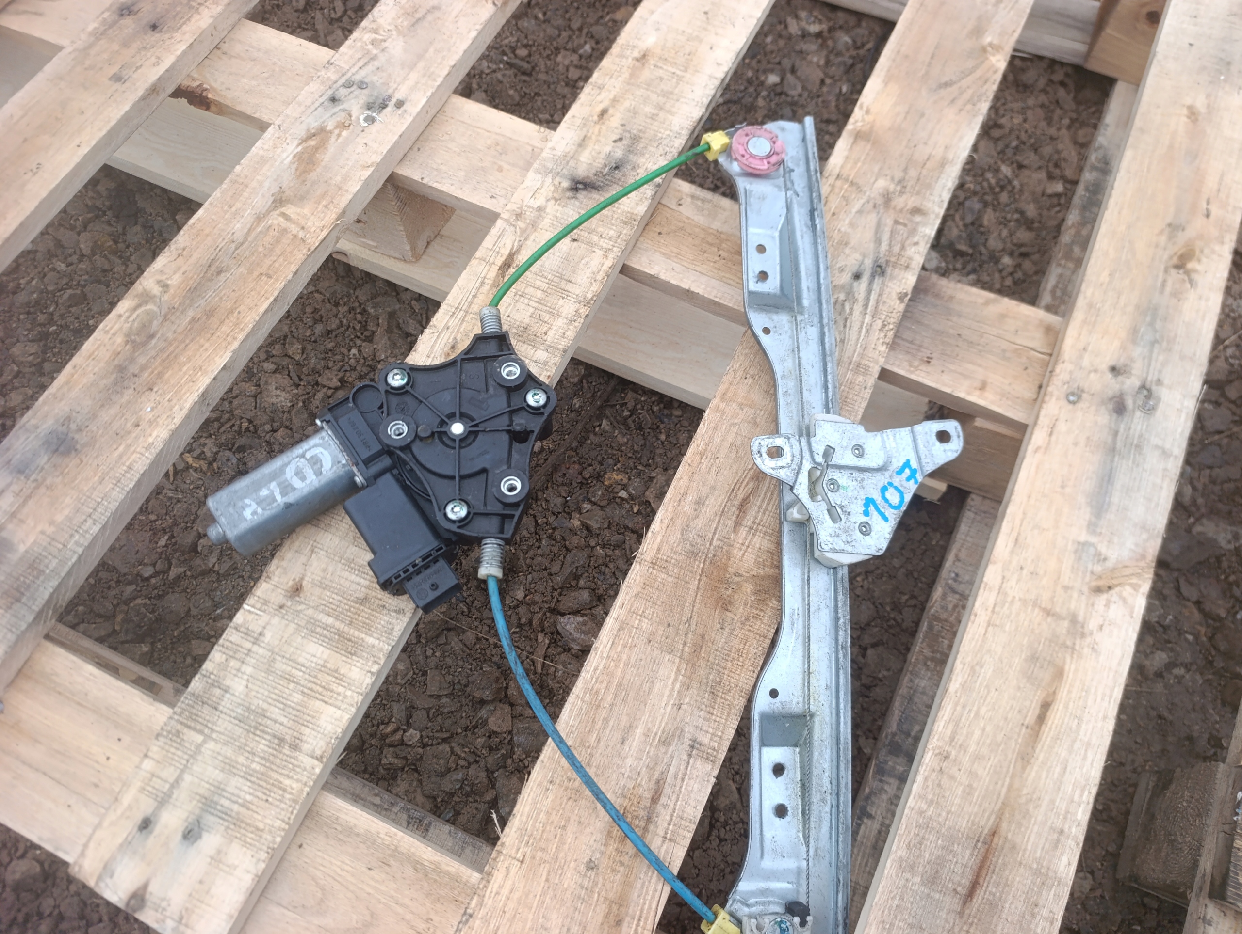 mechanism window regulator left front OPEL CORSA D 6 PIN 1060281