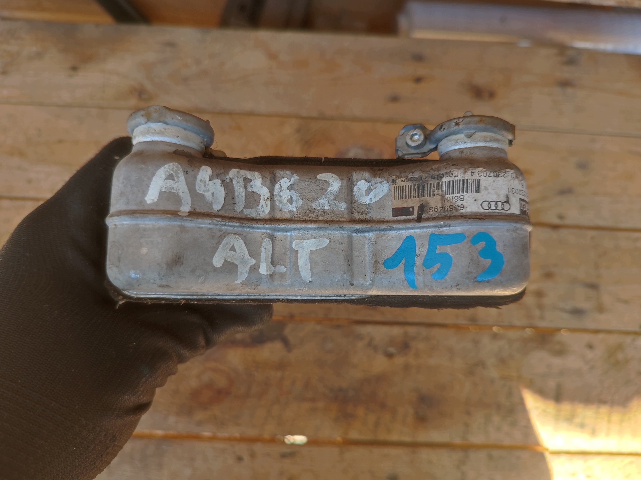 chladič topení AUDI A4 B6 8E2820031 2.0