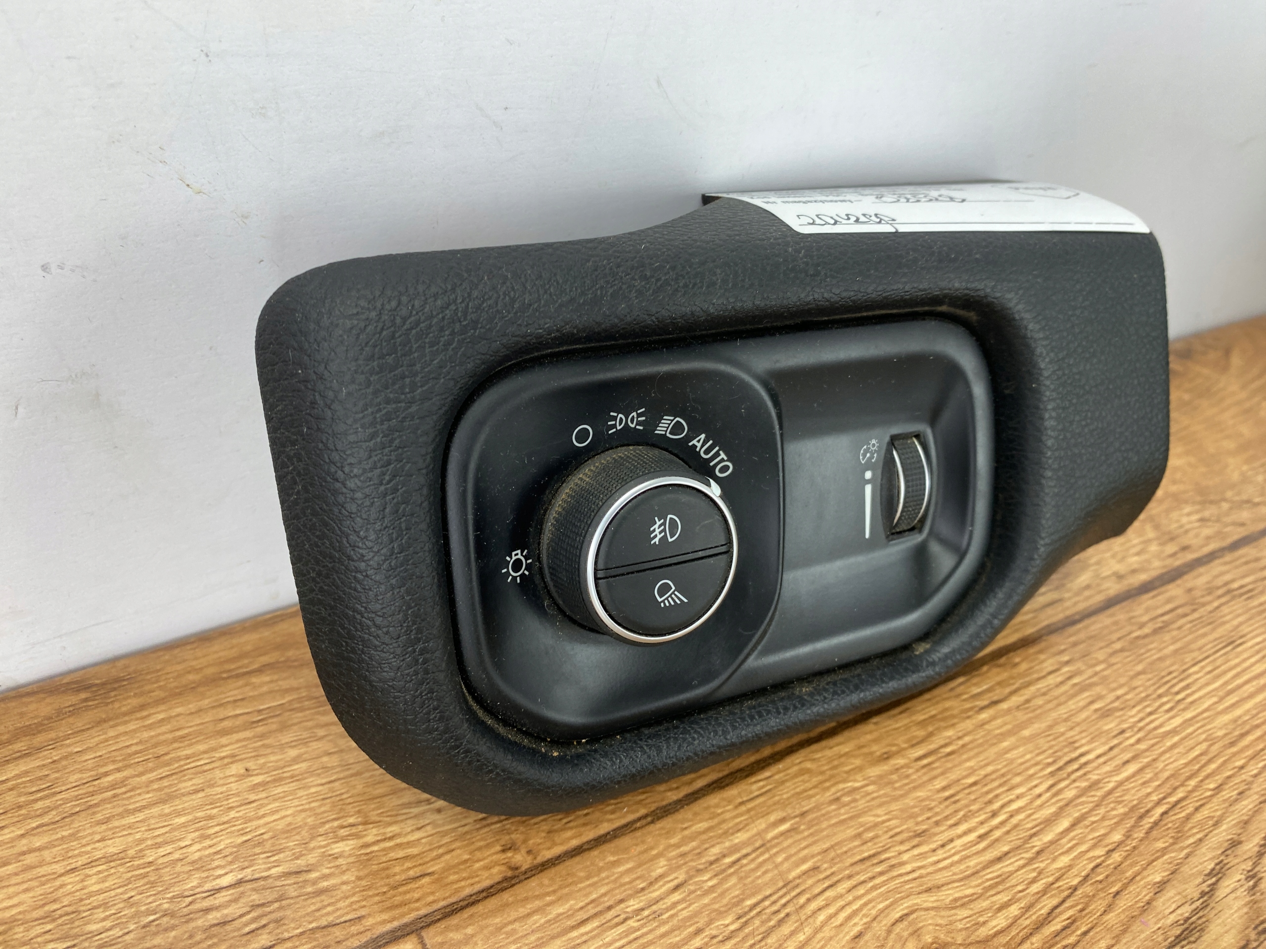 switch button control of the lights Ram 1500 2019+ USA