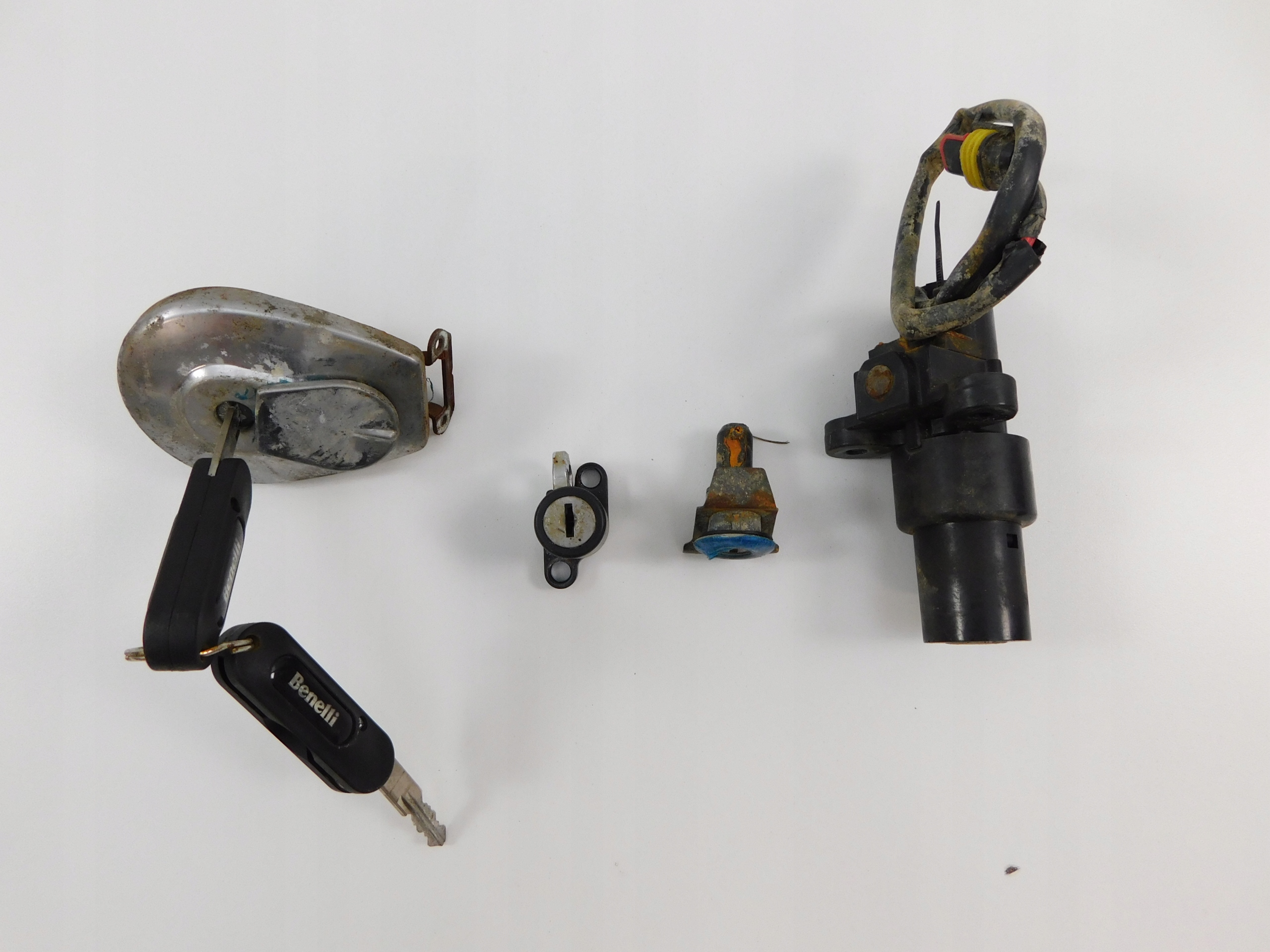 BENELLI IMPERIALE 400 КЛЮЧ ЗАПАЛЮВАННЯ СТОПОР ЗАМОК
