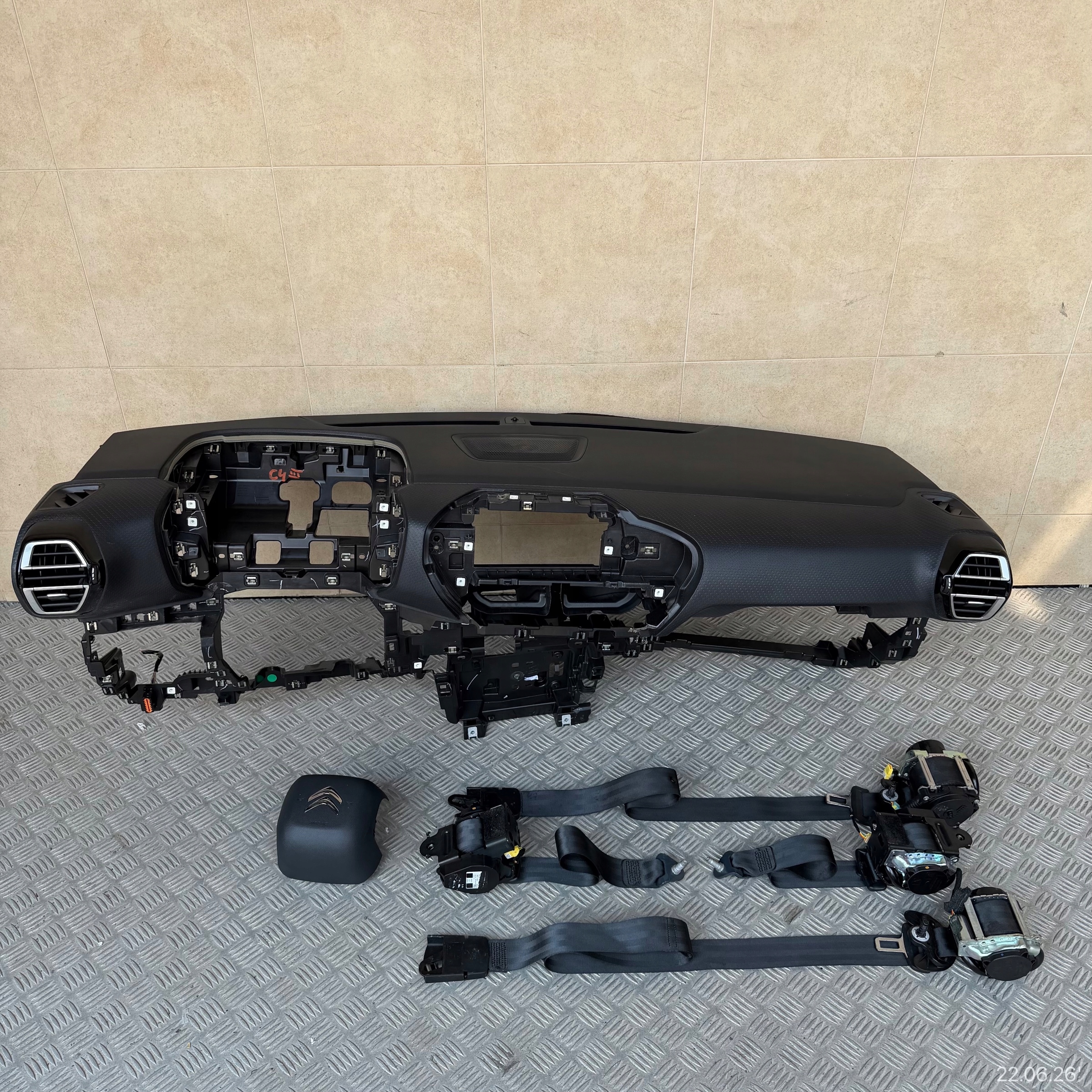 dashboard complete airbag console tension belts cockpit CITROEN C4 III 2024 ROK