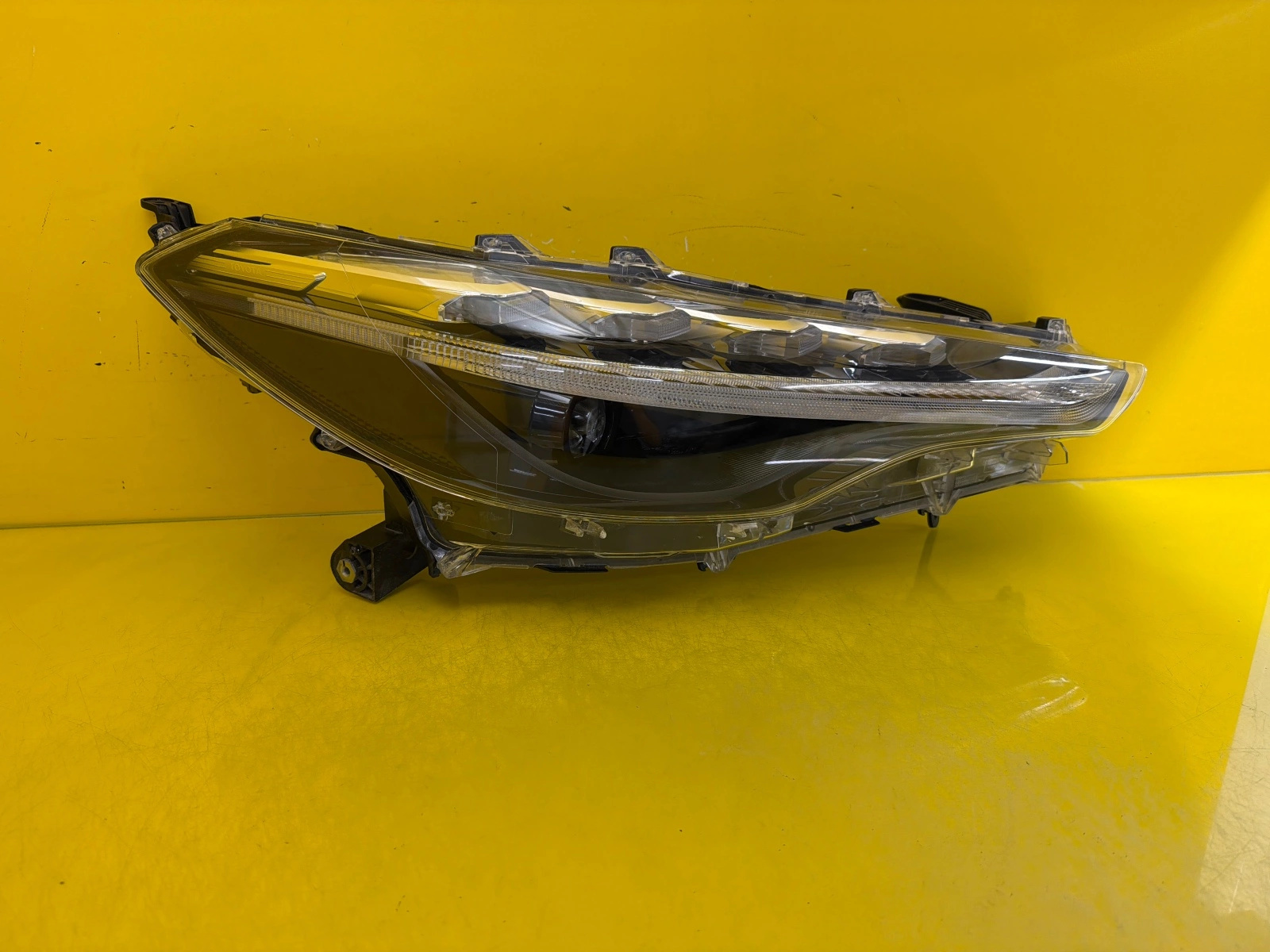 light front right Toyota Corolla Cross 2023- Full Led